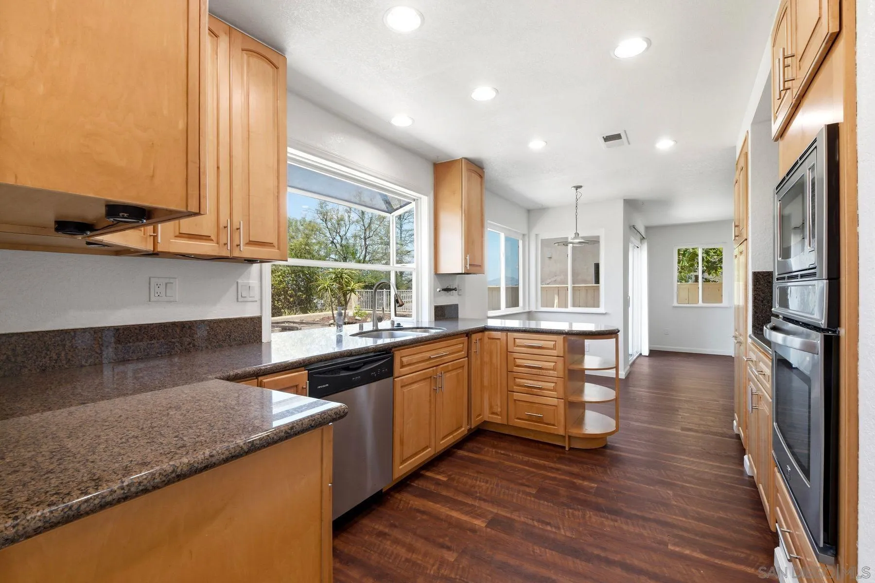 https://cdn.realtyfeed.com/cdn/127/260015922/9aa2a92027b9f489e234bac2823ab657.webp