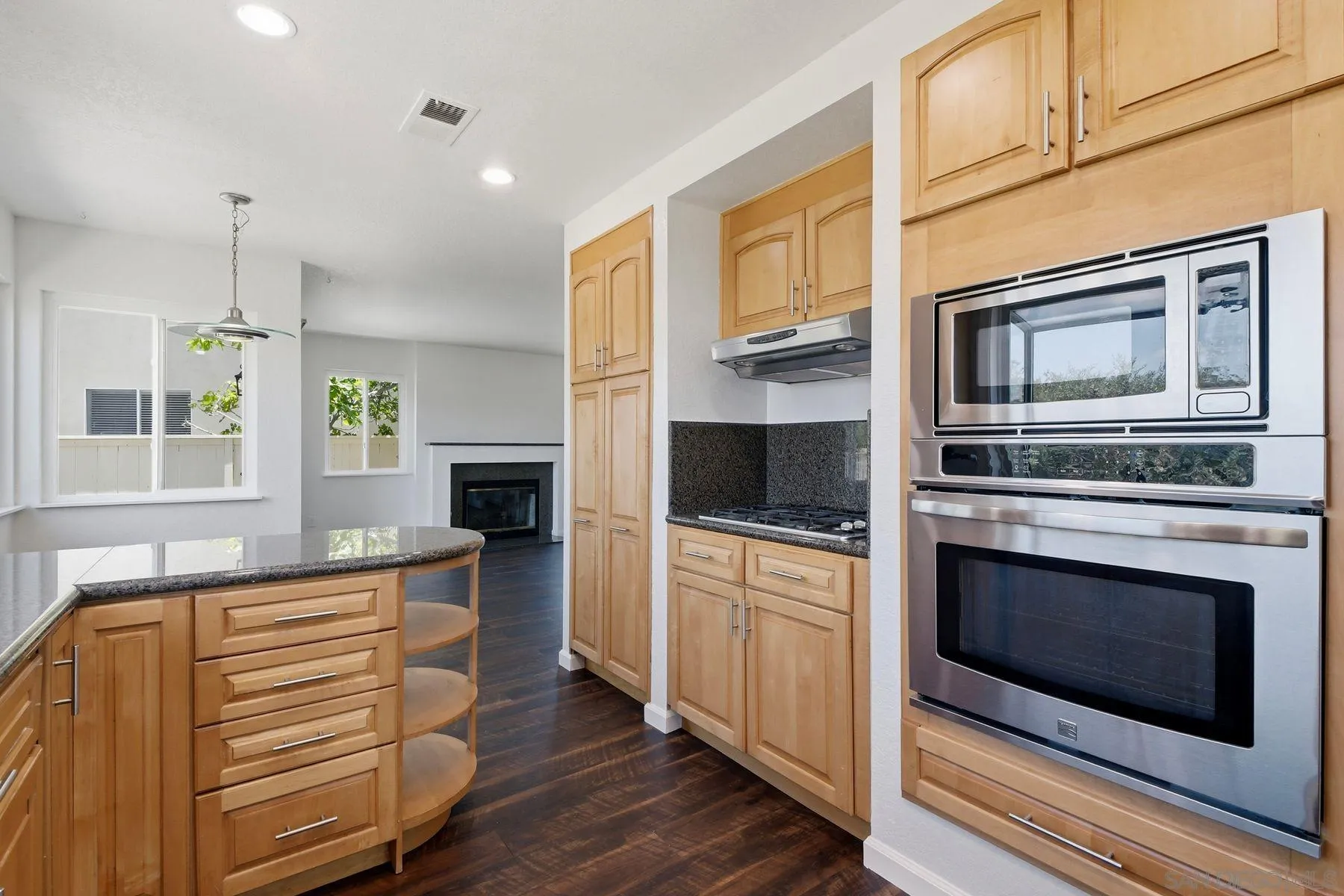 https://cdn.realtyfeed.com/cdn/127/260015922/c084cbda93d7e2d05cdd751c8ad45c58.webp