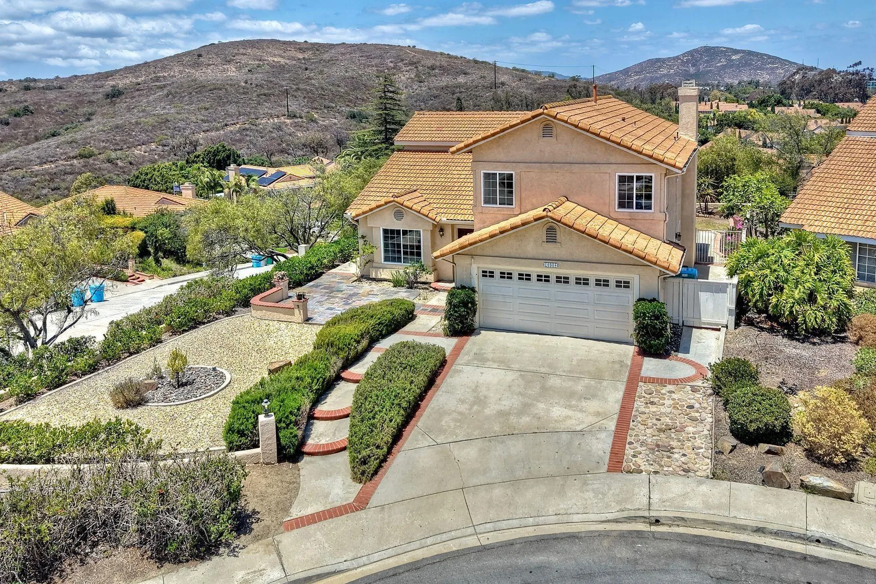 https://cdn.realtyfeed.com/cdn/127/260015922/e1fc62e470cd69fb0df16d9aee019728.webp