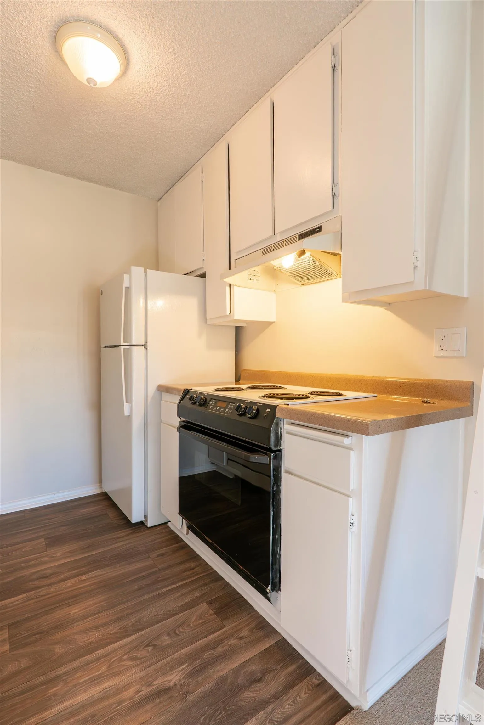 Photo #6: 260015923 Listing: Photo #6