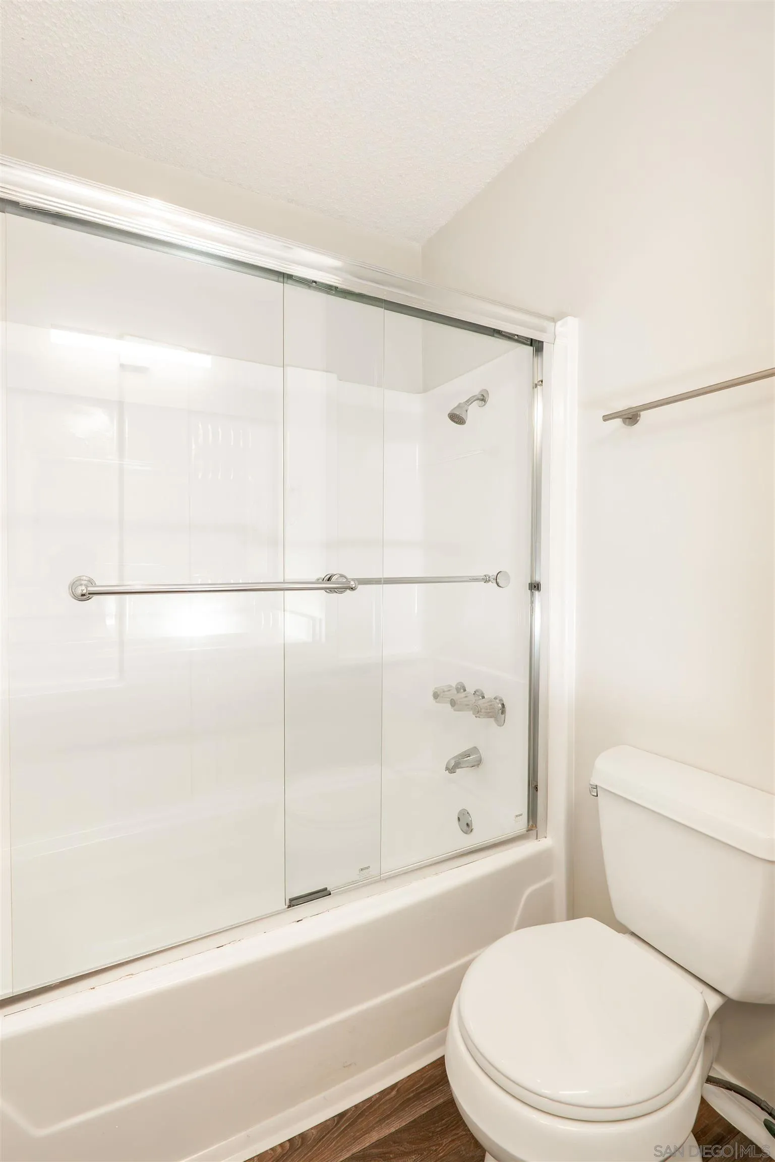 Photo #8: 260015923 Listing: Photo #8