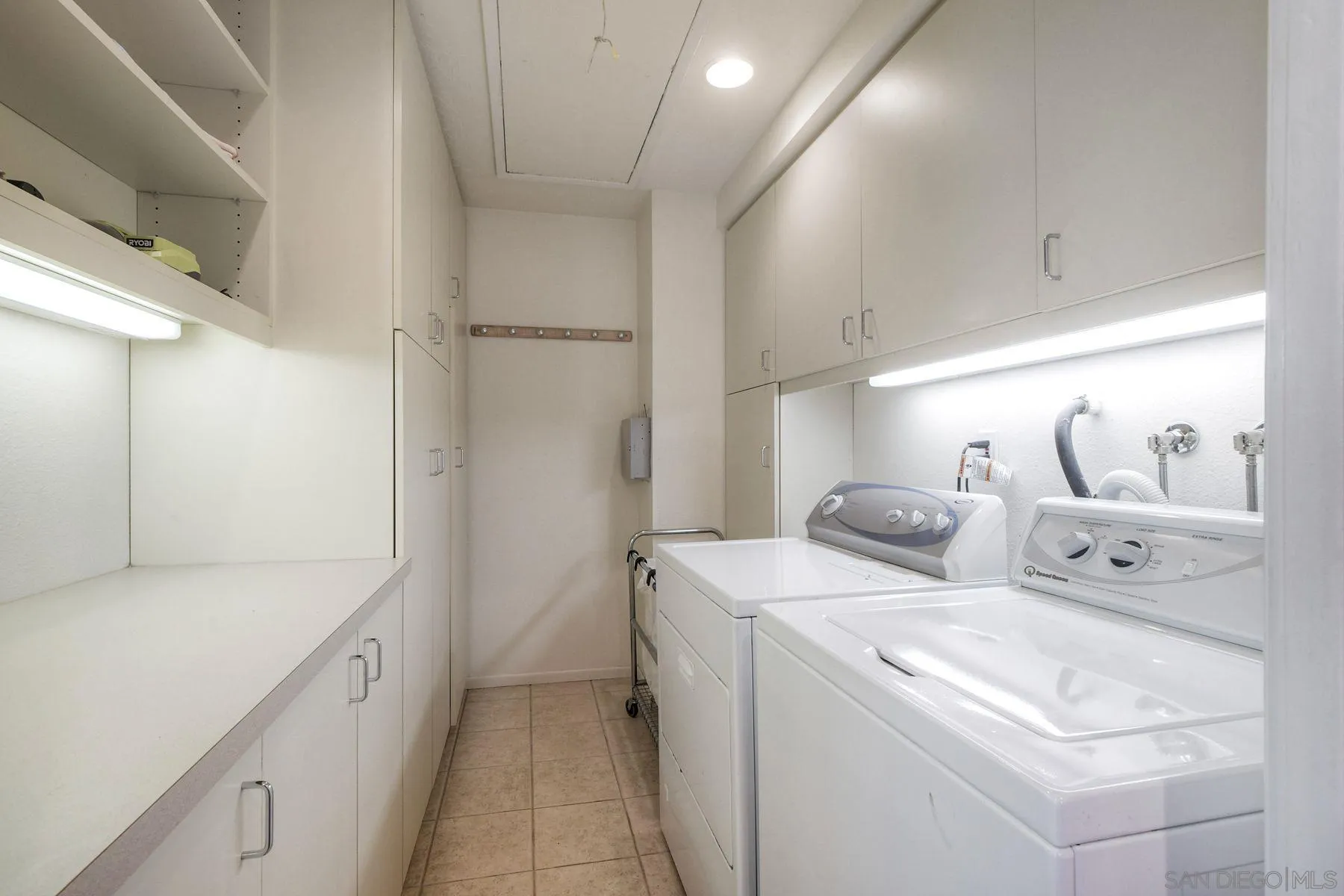 https://cdn.realtyfeed.com/cdn/127/260015925/01782bbead1bc6b0e40ab43e364a6f00.webp