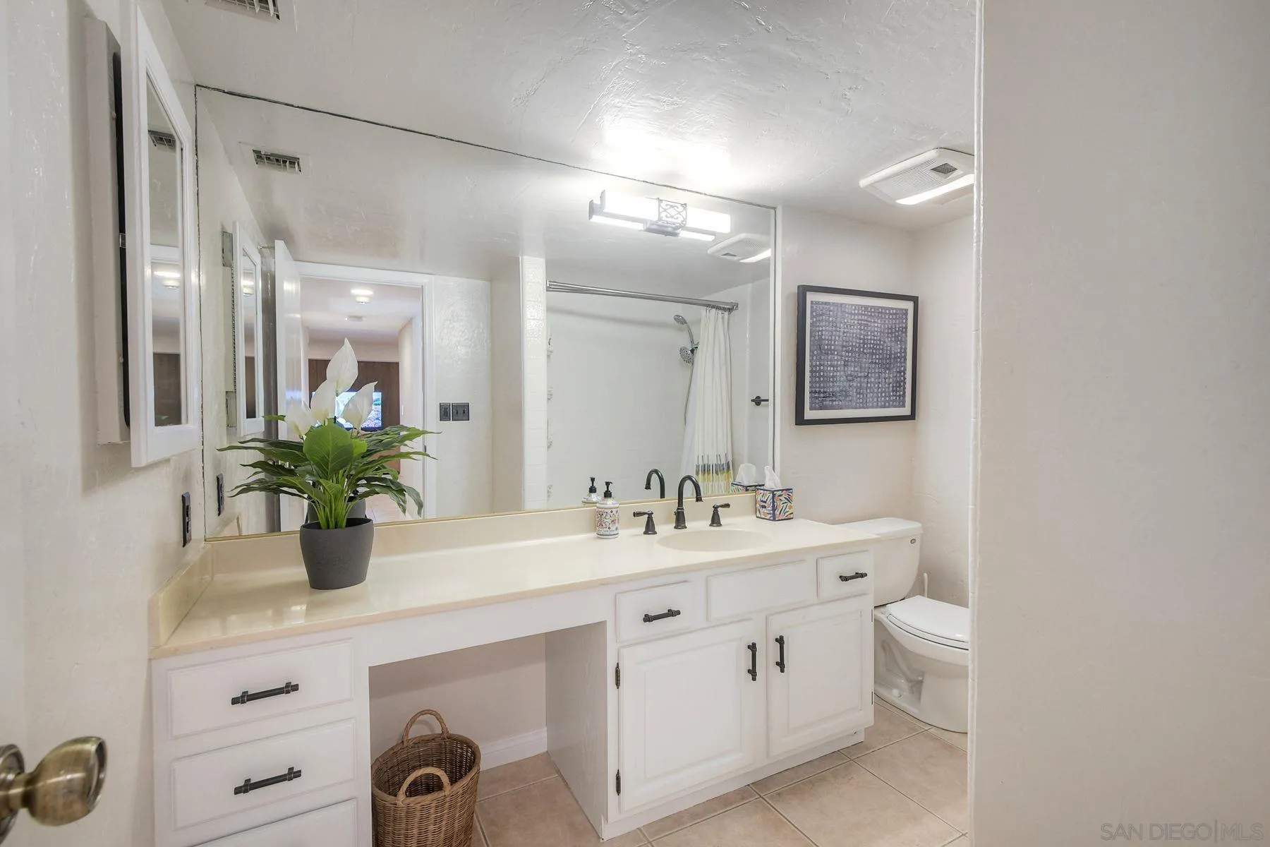 https://cdn.realtyfeed.com/cdn/127/260015925/458a12ee9832d7902f49b39b6bc7e66f.webp