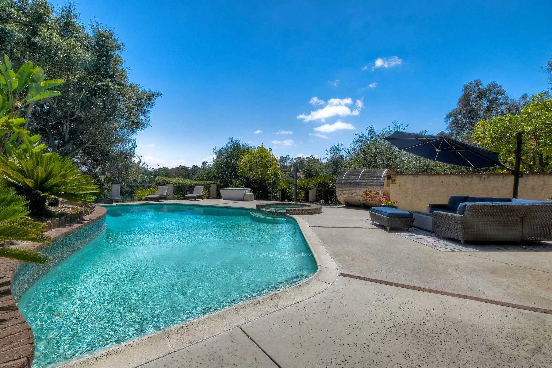 https://cdn.realtyfeed.com/cdn/127/260015925/9a2a257535ea99778b6f68f956408d08.webp