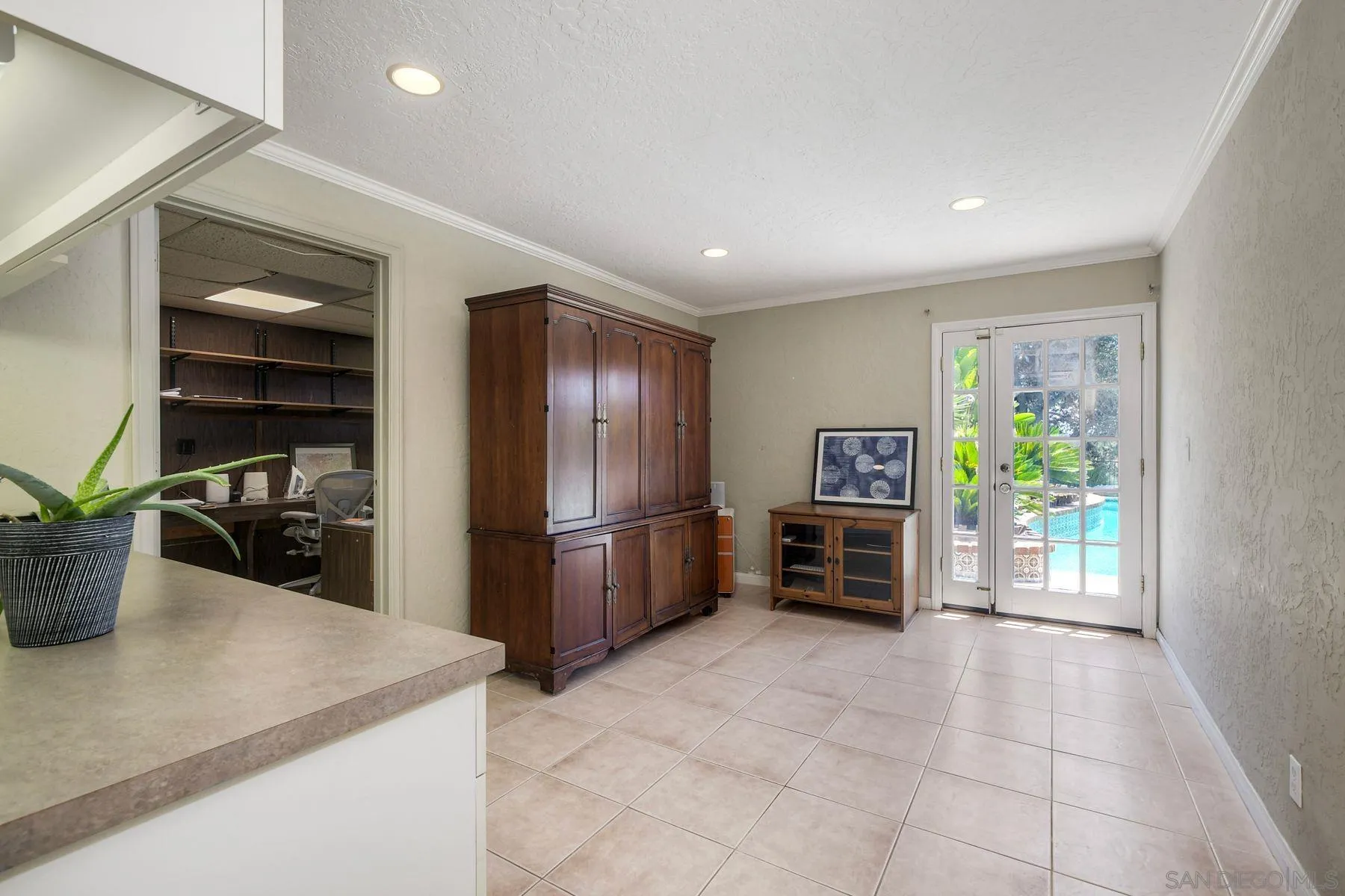 https://cdn.realtyfeed.com/cdn/127/260015925/a4a82b908e2ce5c7e3f24503c280146b.webp