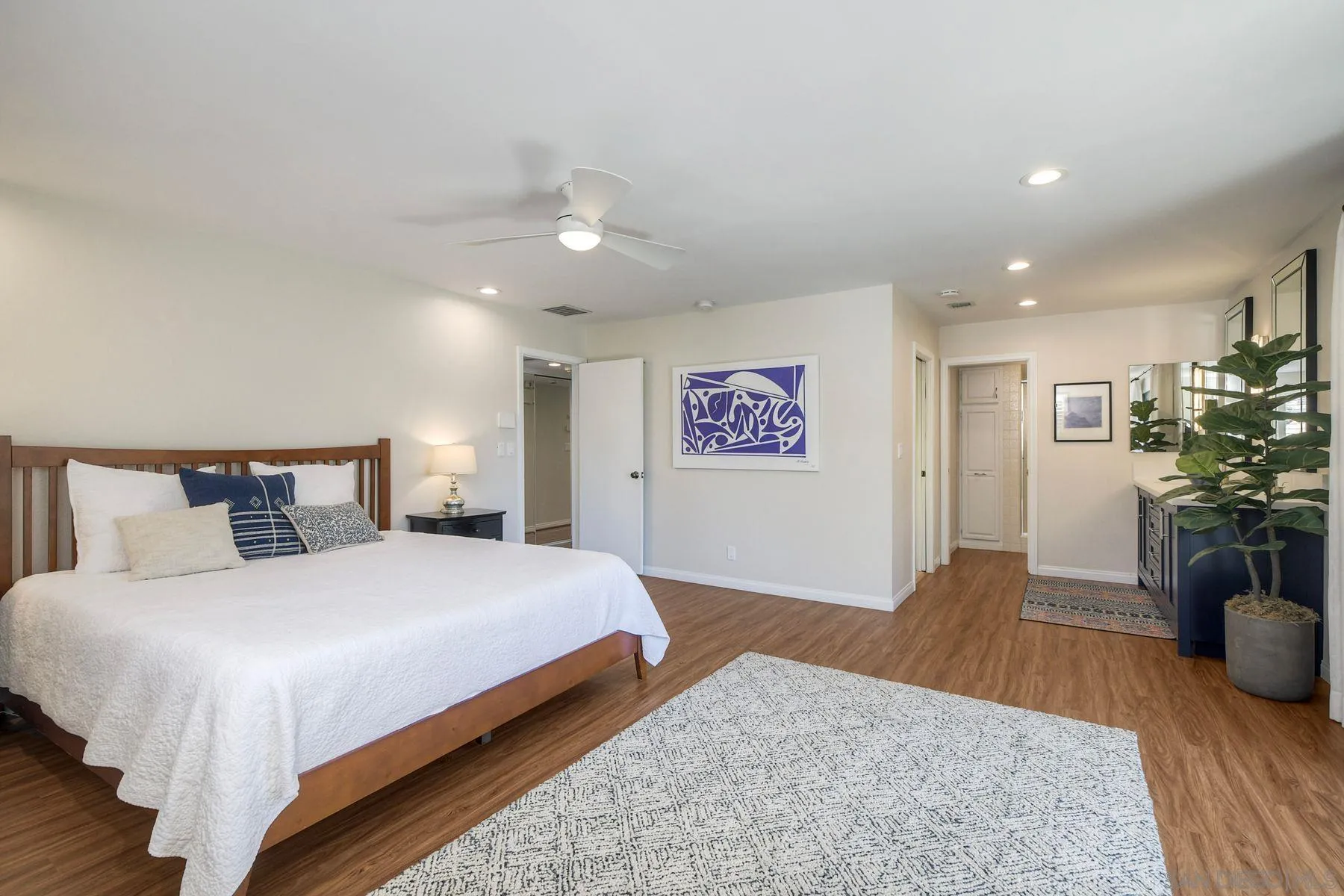 https://cdn.realtyfeed.com/cdn/127/260015925/b5d18f4c6d1664bea1820f3d73a3eaf4.webp