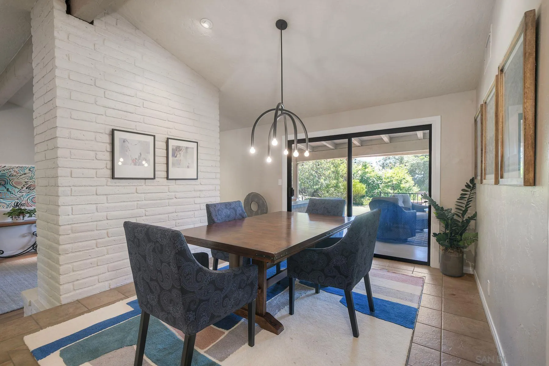 https://cdn.realtyfeed.com/cdn/127/260015925/df8820777f5ce4e79ac2d461863131fa.webp