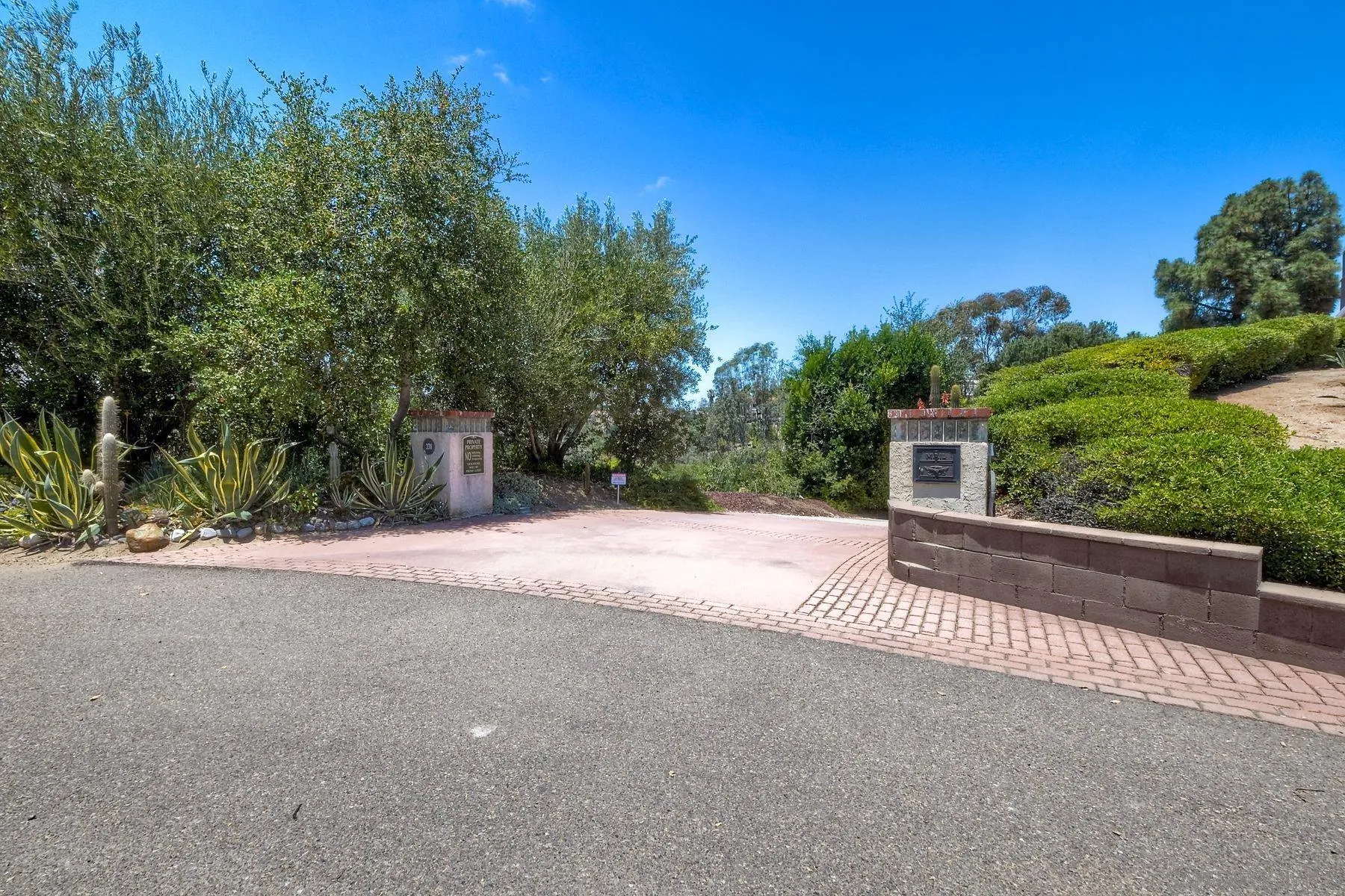 https://cdn.realtyfeed.com/cdn/127/260015925/f8a586451b540c4d5220a7948571c2a1.webp