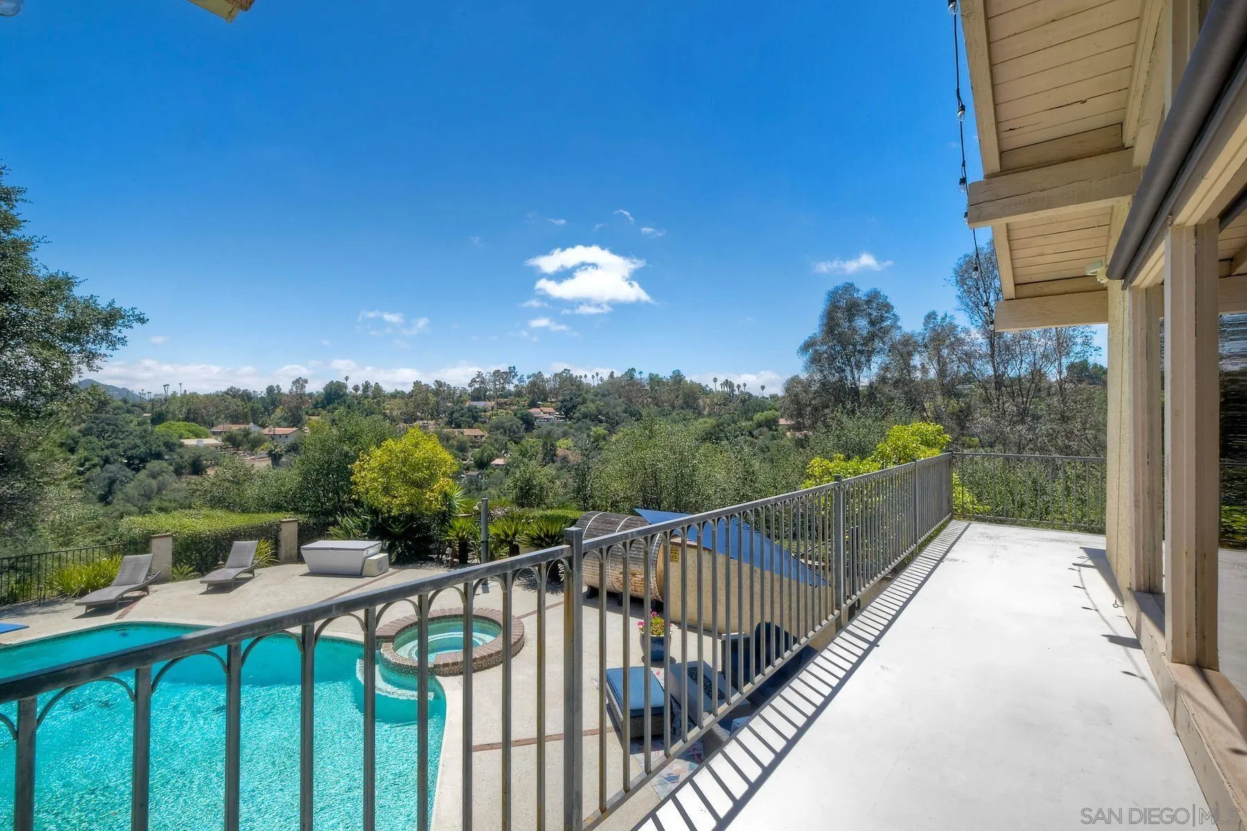 https://cdn.realtyfeed.com/cdn/127/260015925/fbf5955e1491ee86161f0a3e184315a6.webp