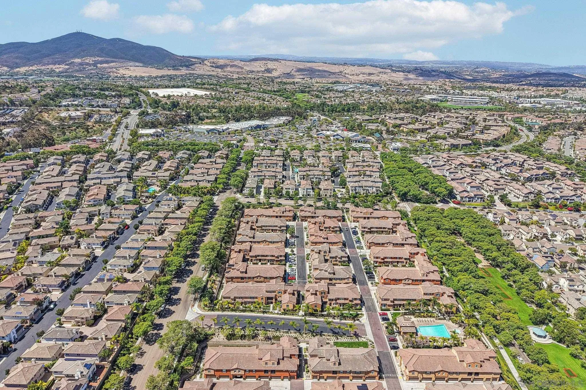 https://cdn.realtyfeed.com/cdn/127/260015929/661b620d8f495627c38cda9e0484da31.webp