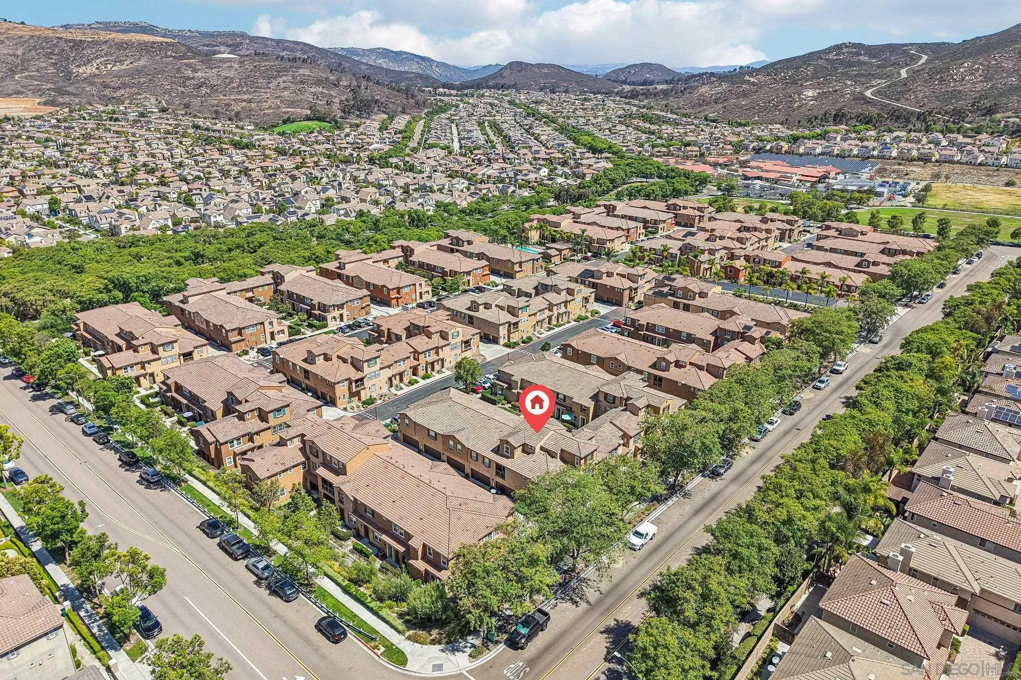 https://cdn.realtyfeed.com/cdn/127/260015929/6f48efca2c430a12fd608d48e029e6da.webp