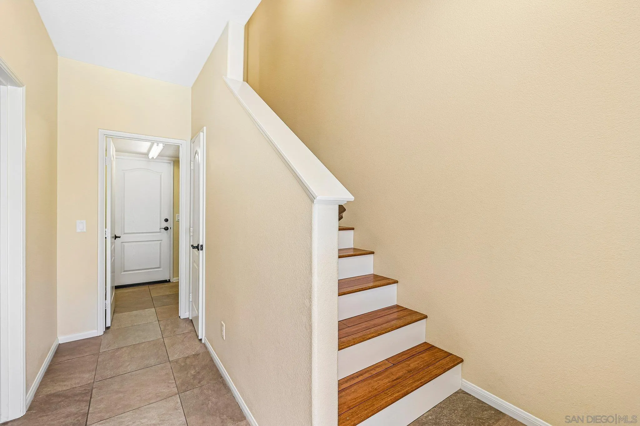 https://cdn.realtyfeed.com/cdn/127/260015929/7a906e8e7c704cdc315f0f39eeb9fd26.webp