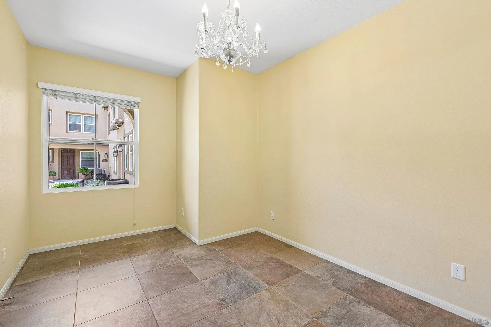 https://cdn.realtyfeed.com/cdn/127/260015929/913da161adc0a503fe12de19aebb7bfb.webp