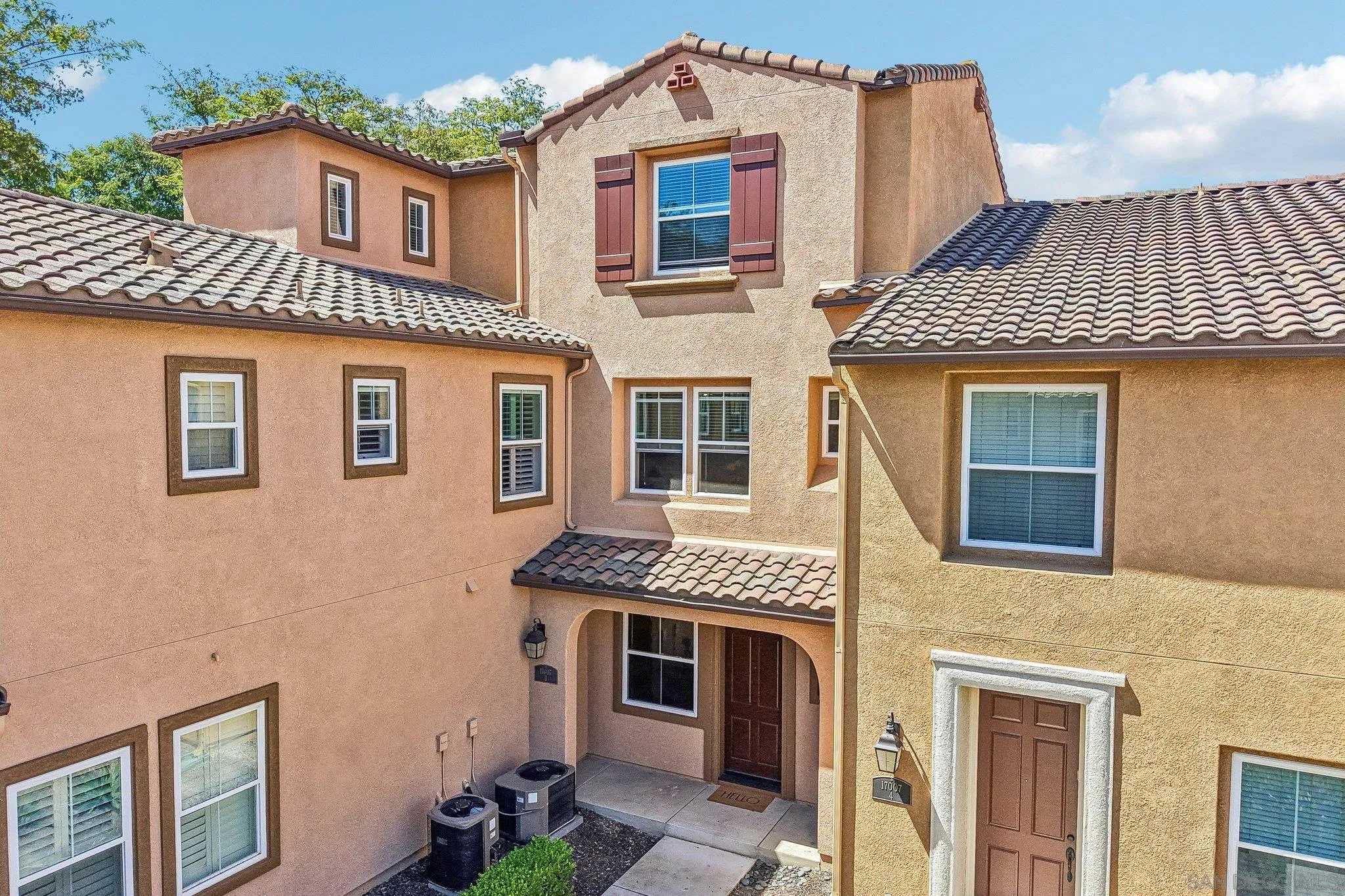 https://cdn.realtyfeed.com/cdn/127/260015929/9193979d95452e769aec45b5c2653d4d.webp