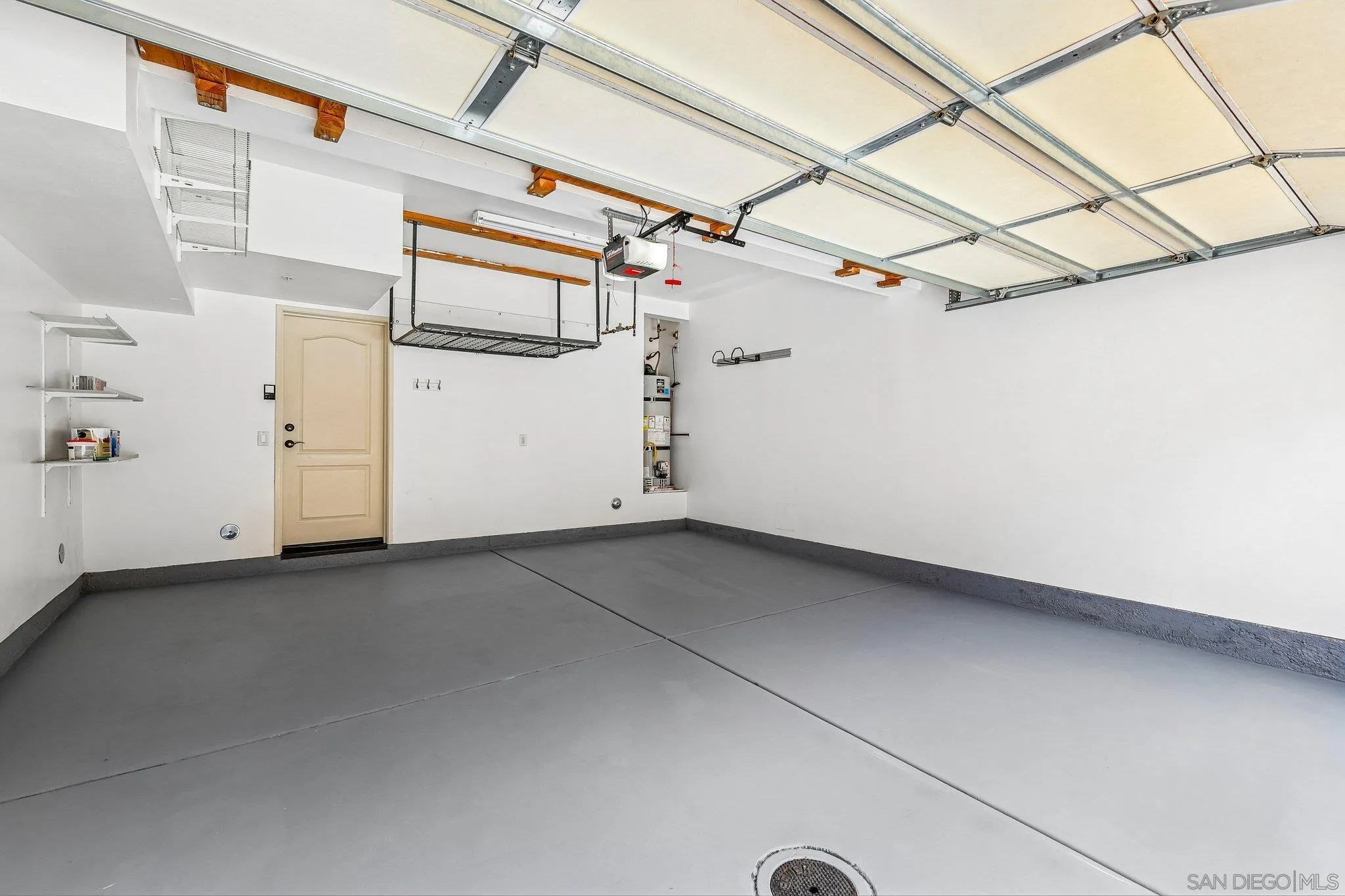 https://cdn.realtyfeed.com/cdn/127/260015929/cc5ca6d74f3af20238014657bec9a26b.webp