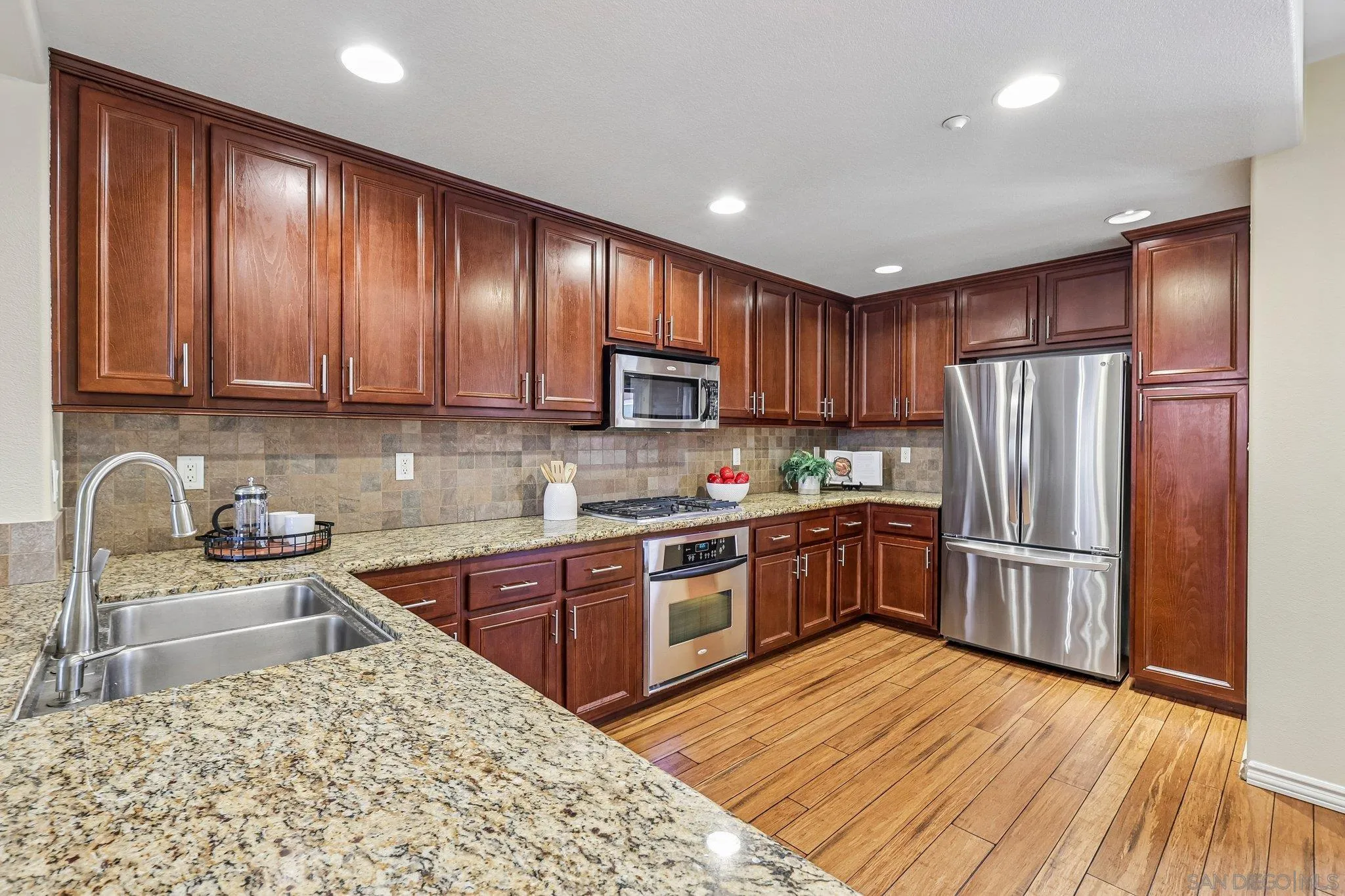 https://cdn.realtyfeed.com/cdn/127/260015929/fadae52f31db6927dd5758803b0f4b79.webp