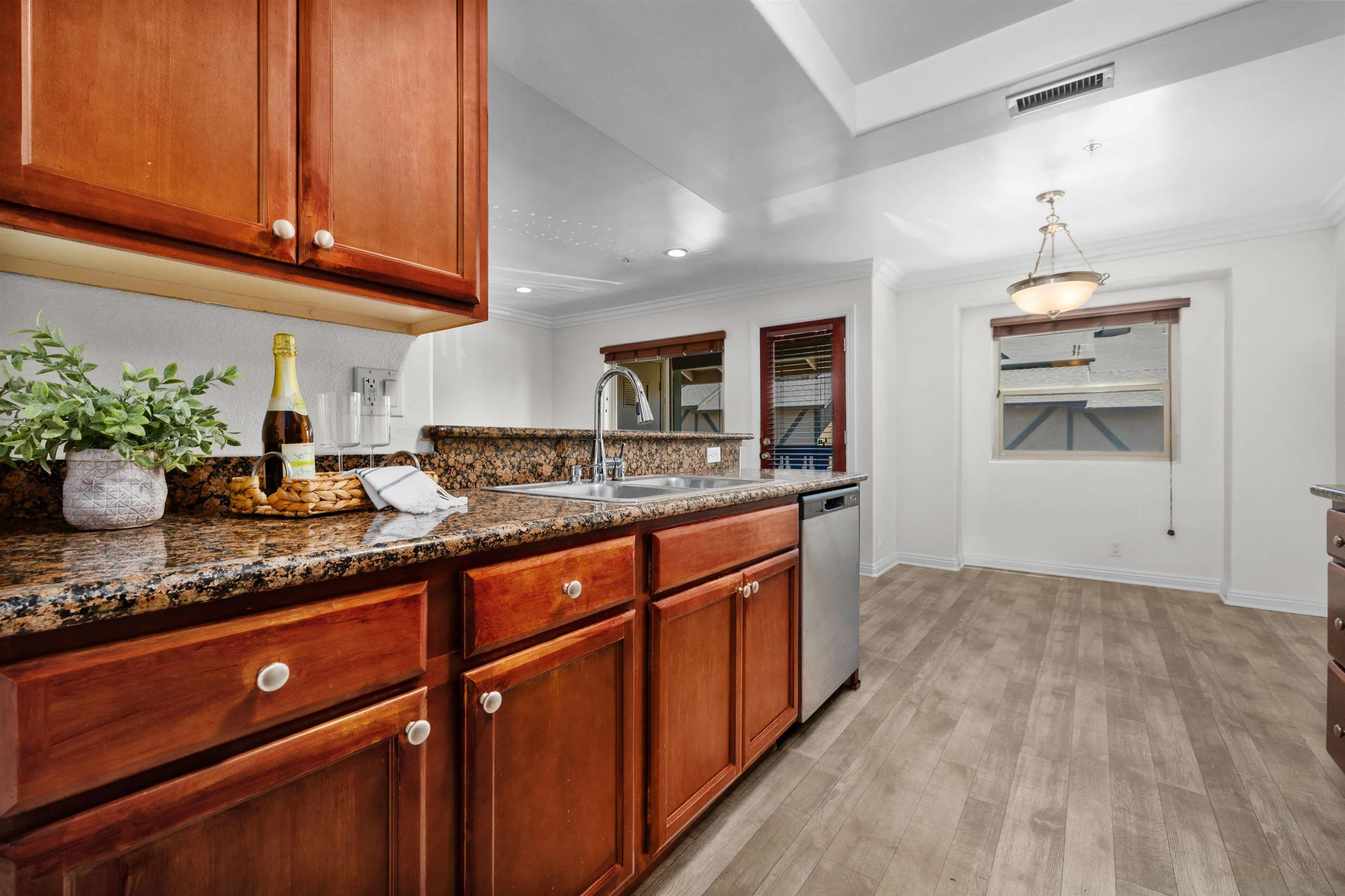 Photo #7: 260015930 Listing: Photo #7