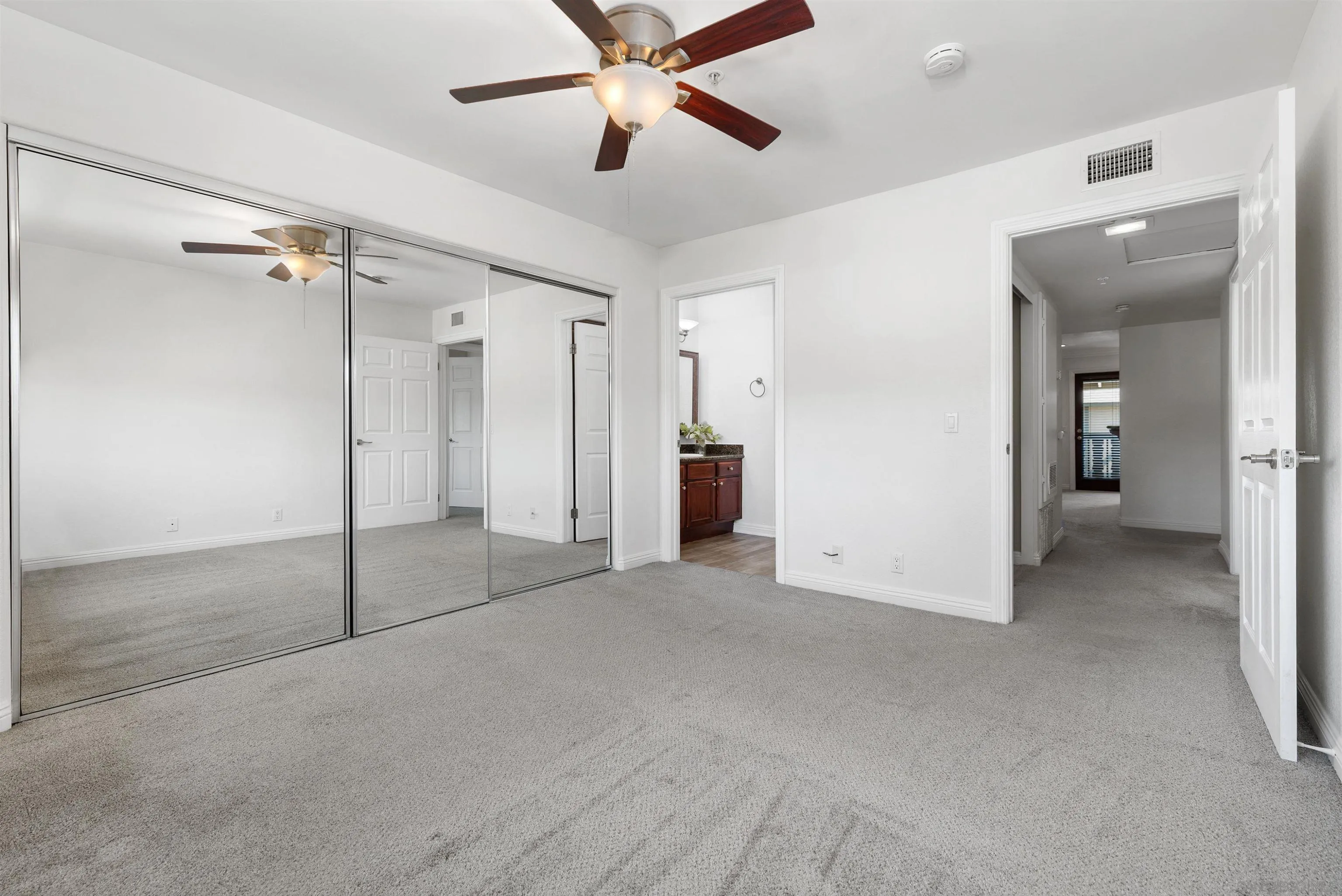 Photo #14: 260015930 Listing: Photo #14