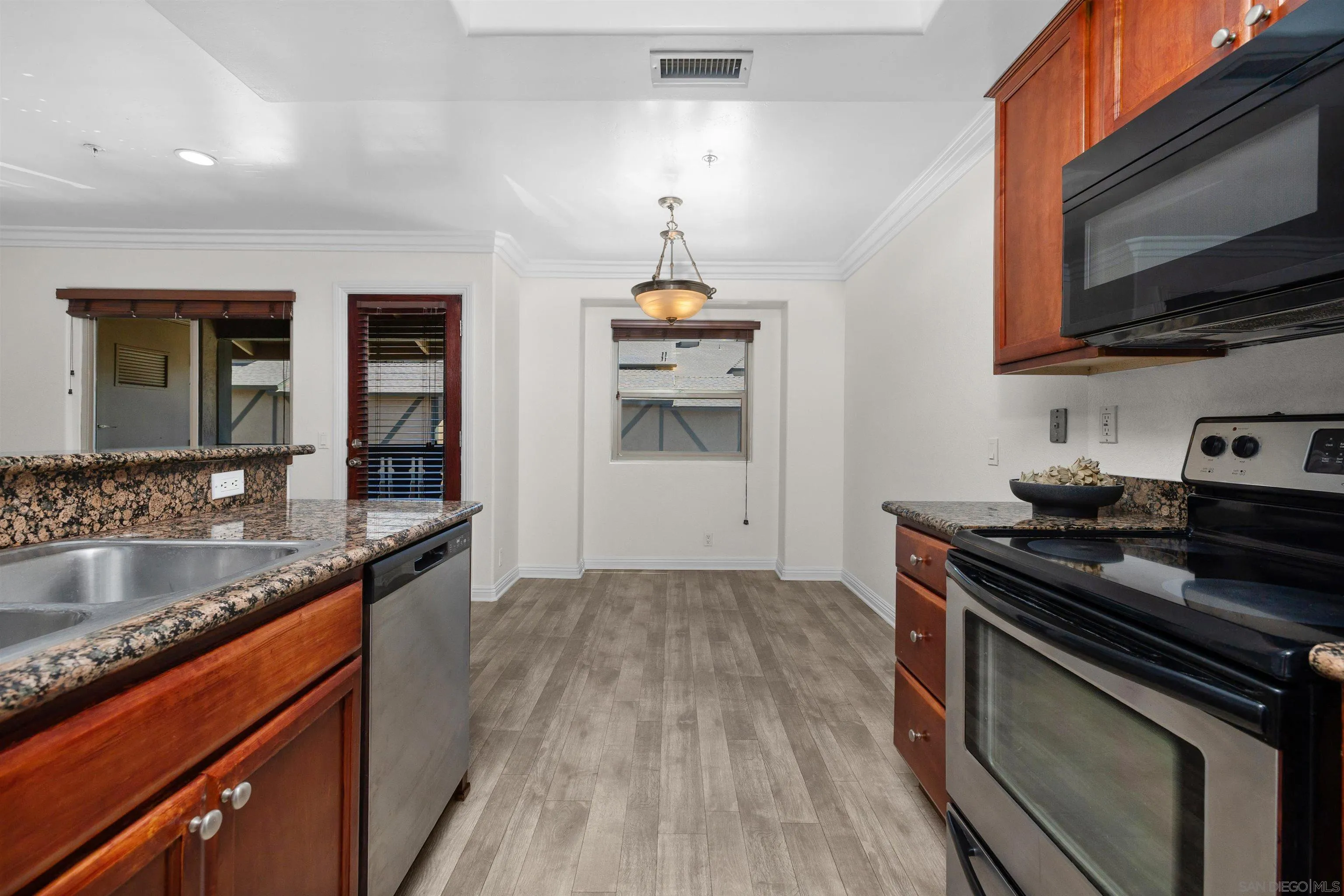 Photo #10: 260015930 Listing: Photo #10