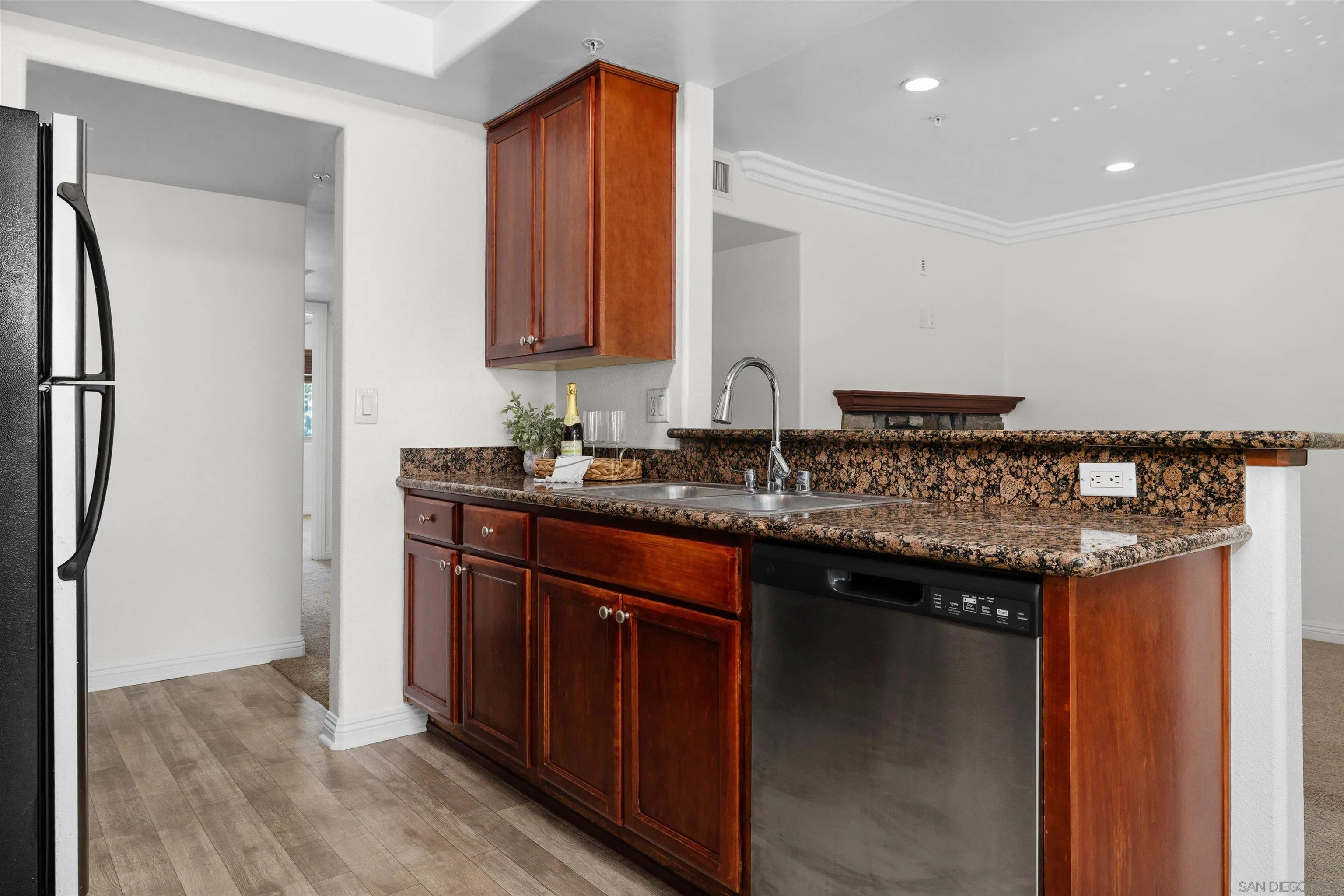 Photo #6: 260015930 Listing: Photo #6