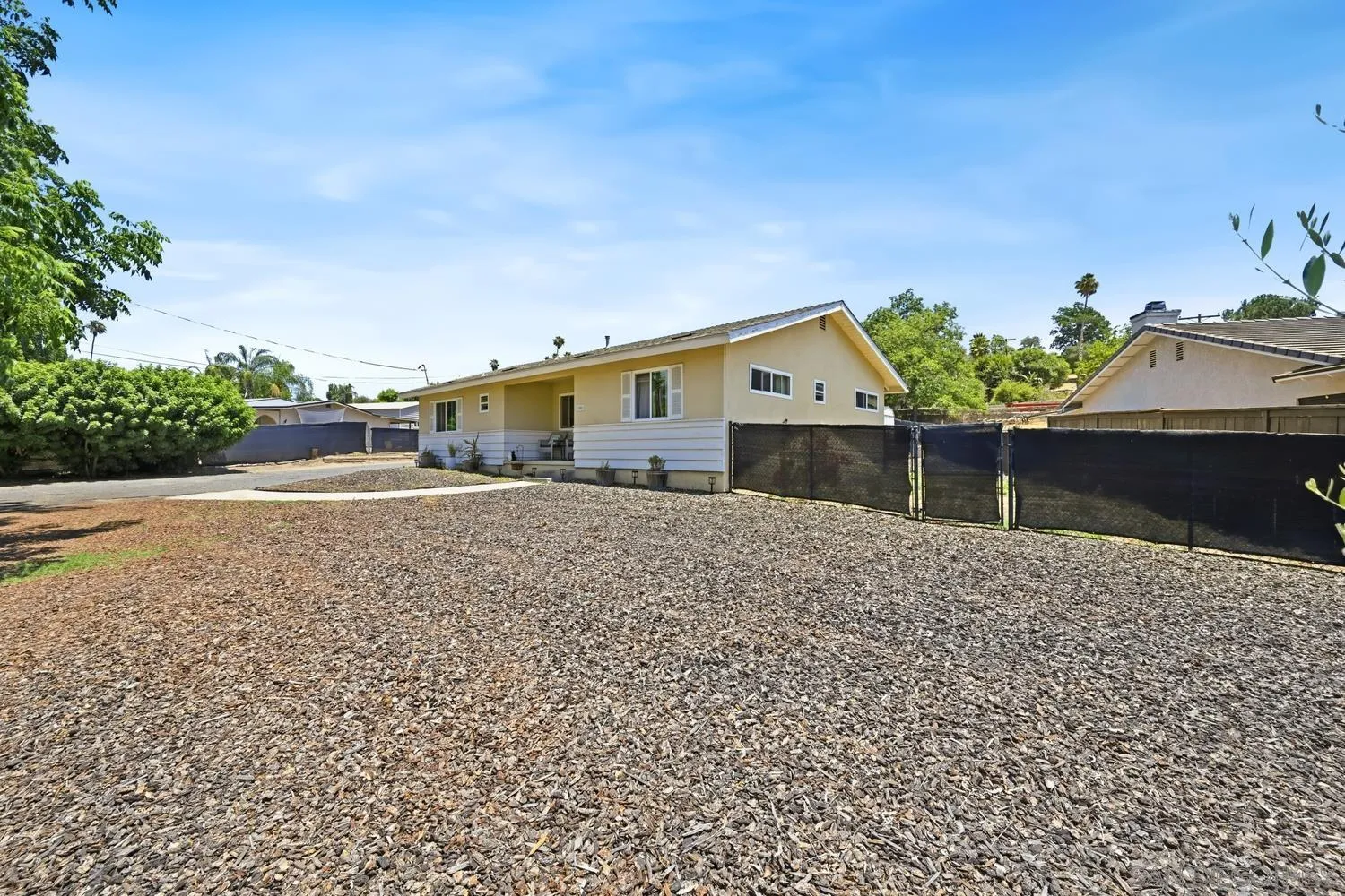 https://cdn.realtyfeed.com/cdn/127/260015931/5a675770748162e1067279bb32c7fc1b.webp