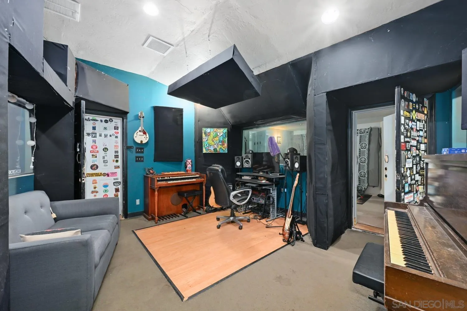 https://cdn.realtyfeed.com/cdn/127/260015931/c7b4f8001ddaa0a28a98bb4d387d9c5d.webp