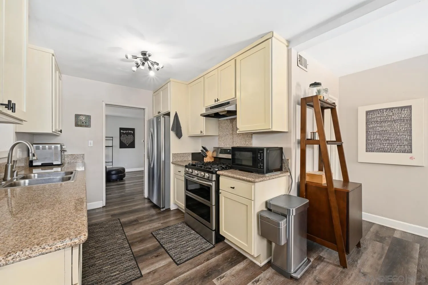 https://cdn.realtyfeed.com/cdn/127/260015931/e243578c741de147d3c446b9b1d505c0.webp