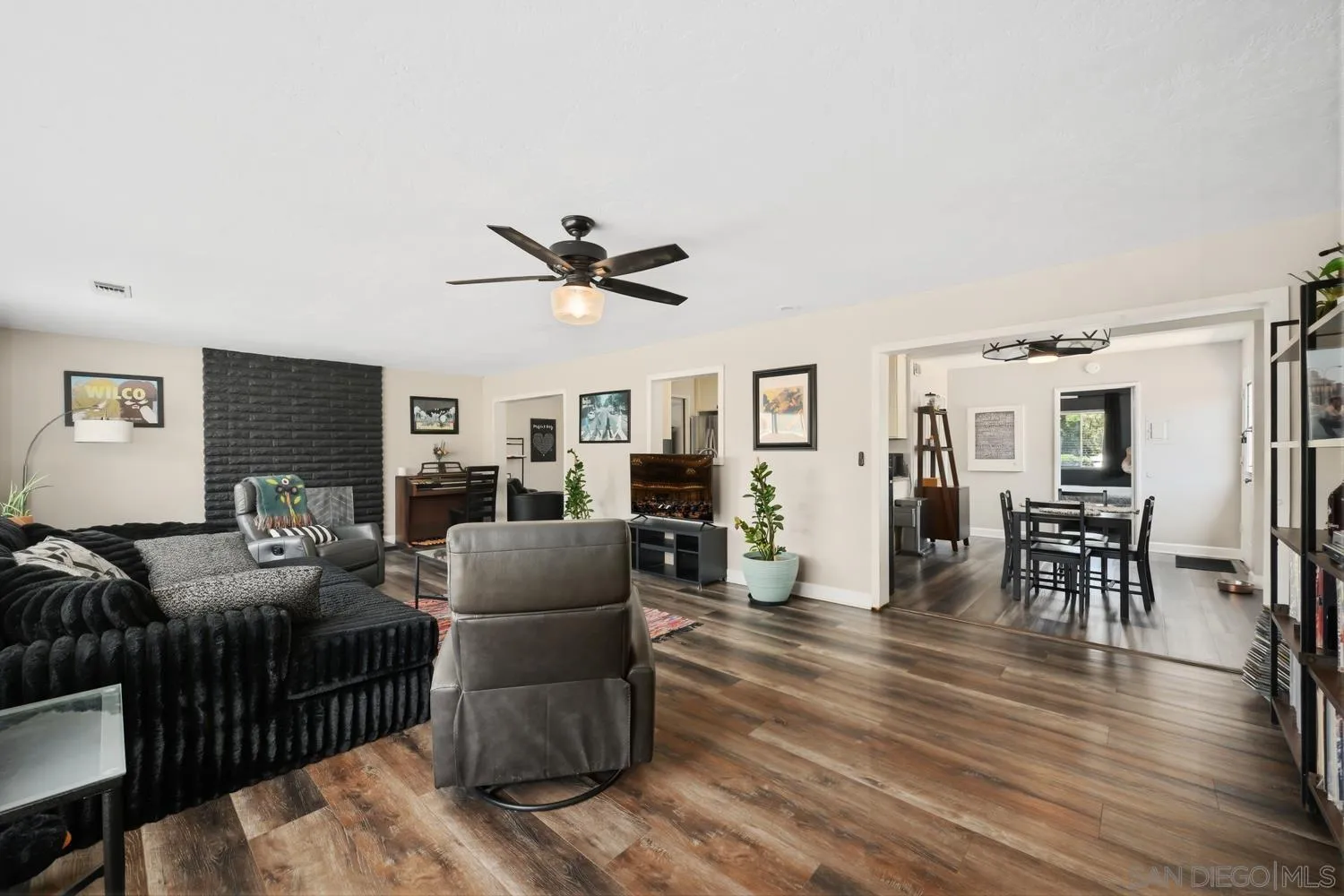 https://cdn.realtyfeed.com/cdn/127/260015931/ff1cc4f7c54d064b825a204bbf5387fd.webp