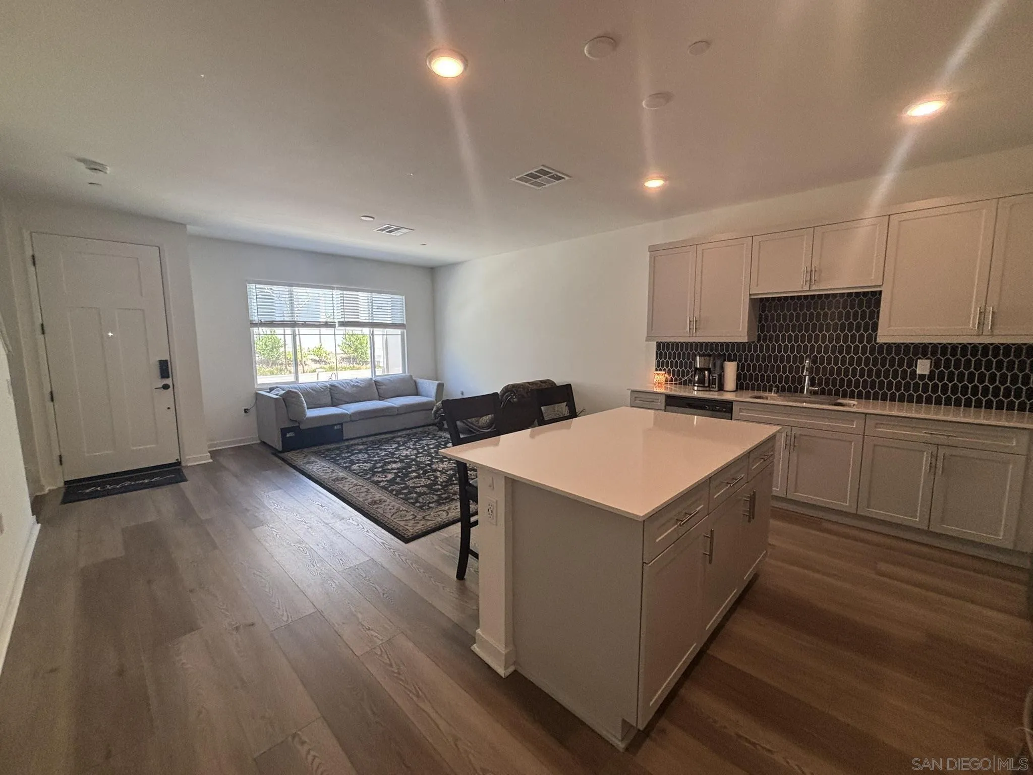Photo #11: 260015932 Listing: Photo #11