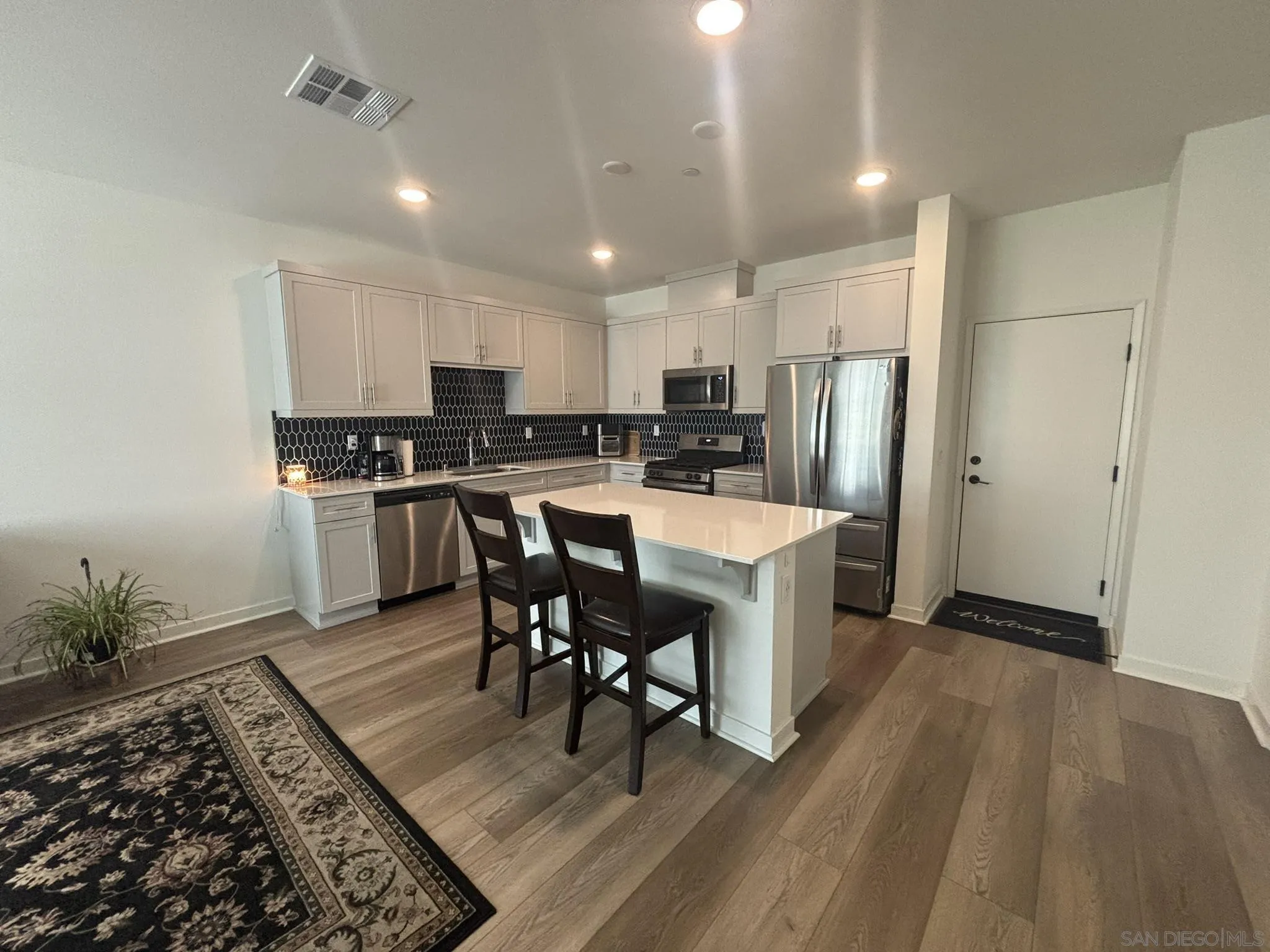 Photo #8: 260015932 Listing: Photo #8
