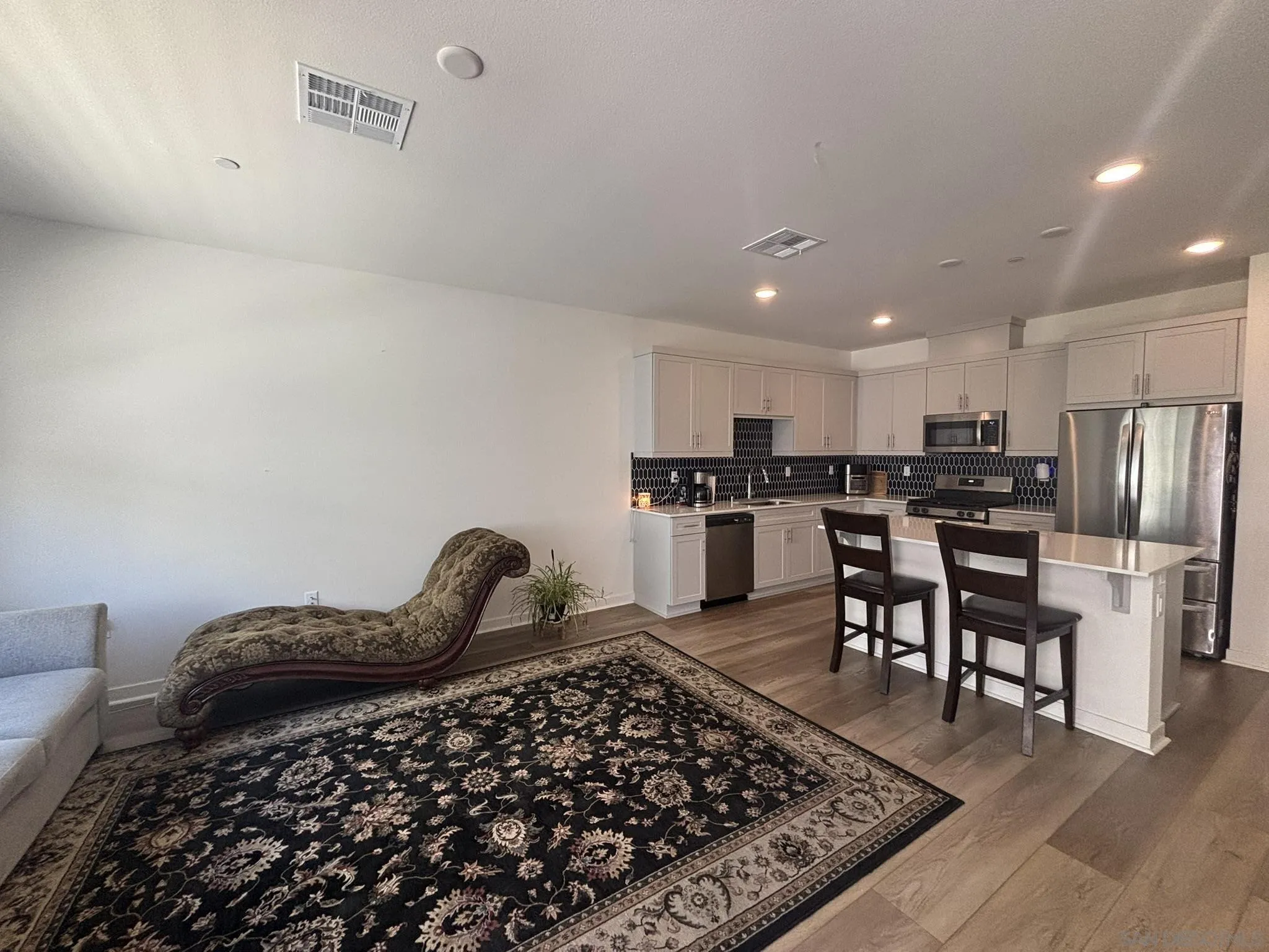 Photo #6: 260015932 Listing: Photo #6