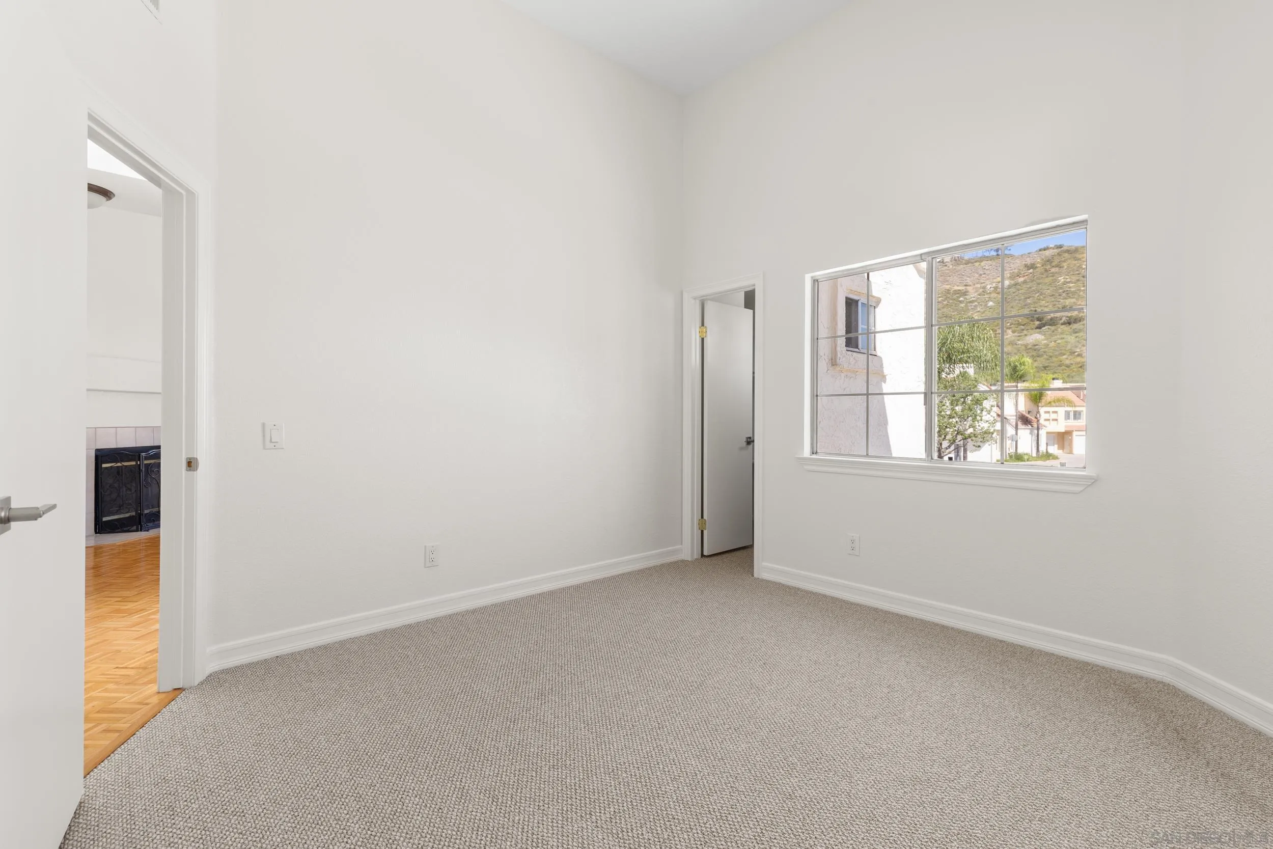 https://cdn.realtyfeed.com/cdn/127/260015938/2f8fc319b0830e83fb53e790f994bfc7.webp