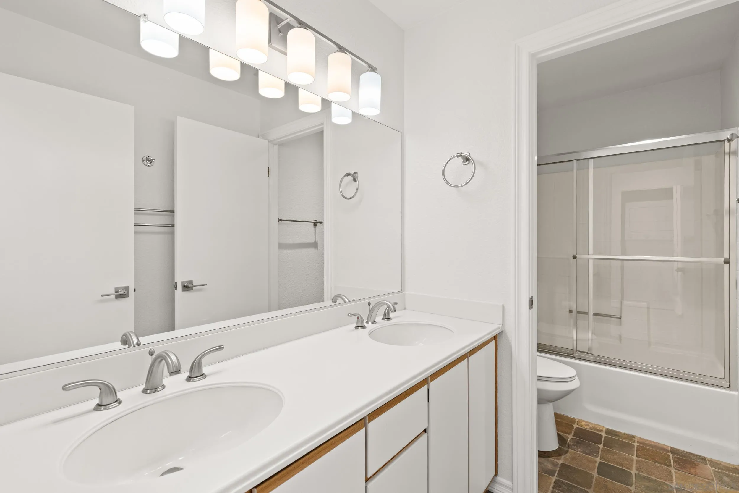 https://cdn.realtyfeed.com/cdn/127/260015938/e9423e16d0a6ab53ae6da94befca35de.webp