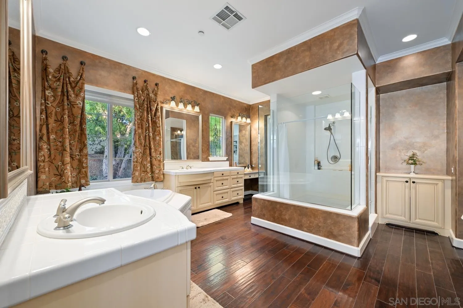 https://cdn.realtyfeed.com/cdn/127/260015947/10bc43584d7a314d71607f5f8db0bf66.webp