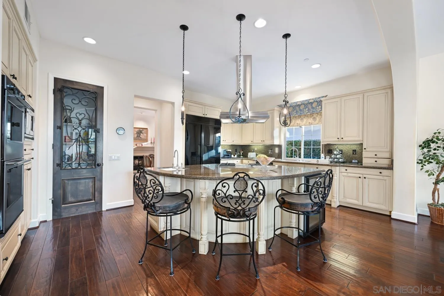 https://cdn.realtyfeed.com/cdn/127/260015947/14953e7b0738fa5ab2be7f9fbe13ca37.webp
