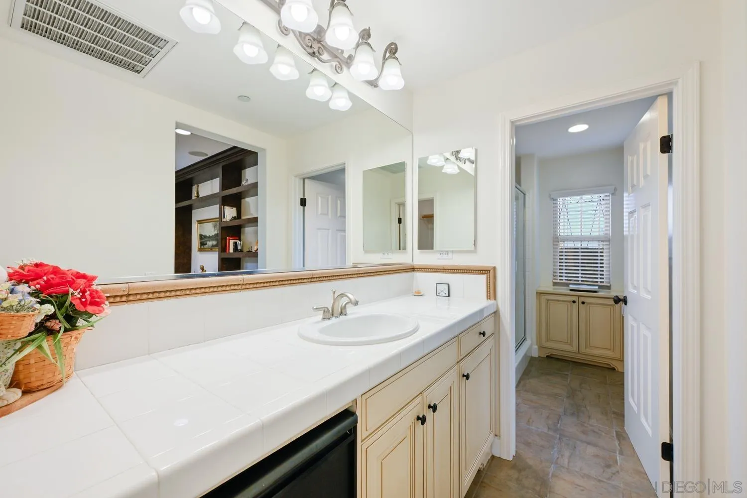 https://cdn.realtyfeed.com/cdn/127/260015947/208efed1cb37aa0d0a881249e503eec5.webp