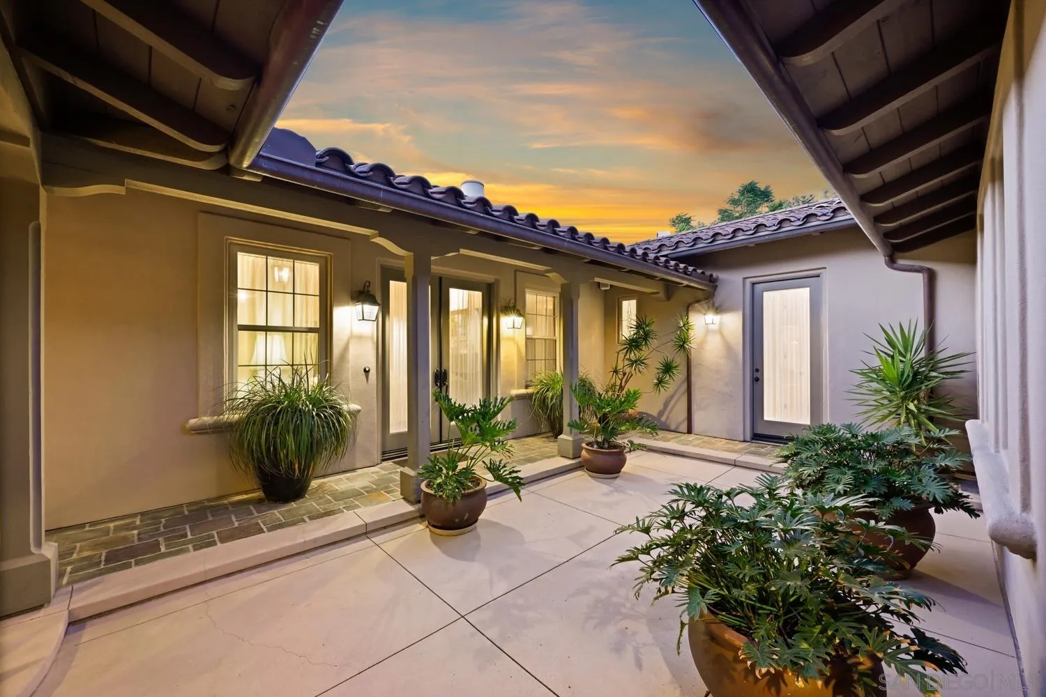 https://cdn.realtyfeed.com/cdn/127/260015947/3499f4f8f9718cb41505b39e4e6bf2e1.webp