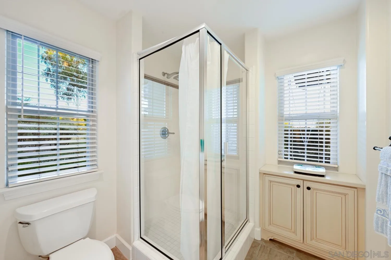 https://cdn.realtyfeed.com/cdn/127/260015947/4ebe3101e5cdb7b7915ed41a8c5ae922.webp