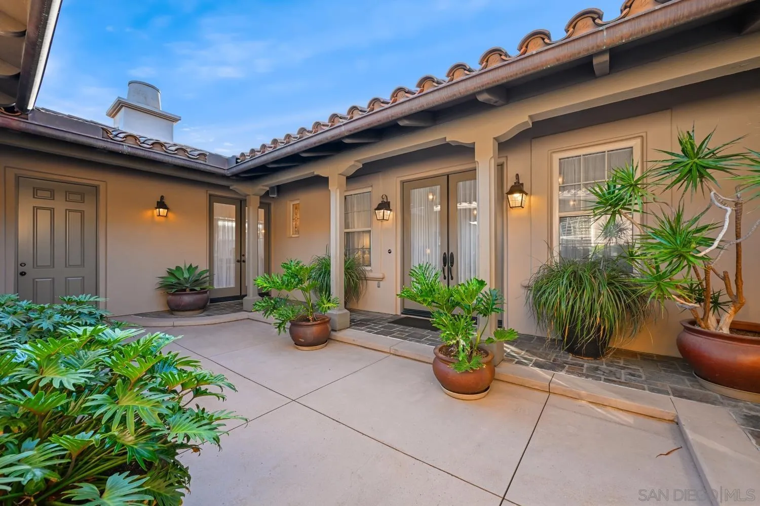 https://cdn.realtyfeed.com/cdn/127/260015947/4efe5aad4bd585017bb36cc621b4197e.webp