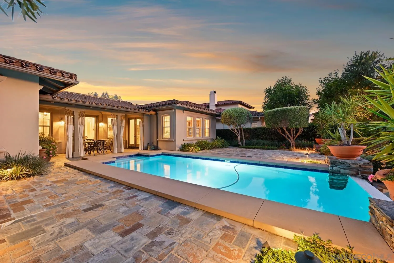 https://cdn.realtyfeed.com/cdn/127/260015947/5c8a6fd06bae23e9dee5f9c998c75e2e.webp