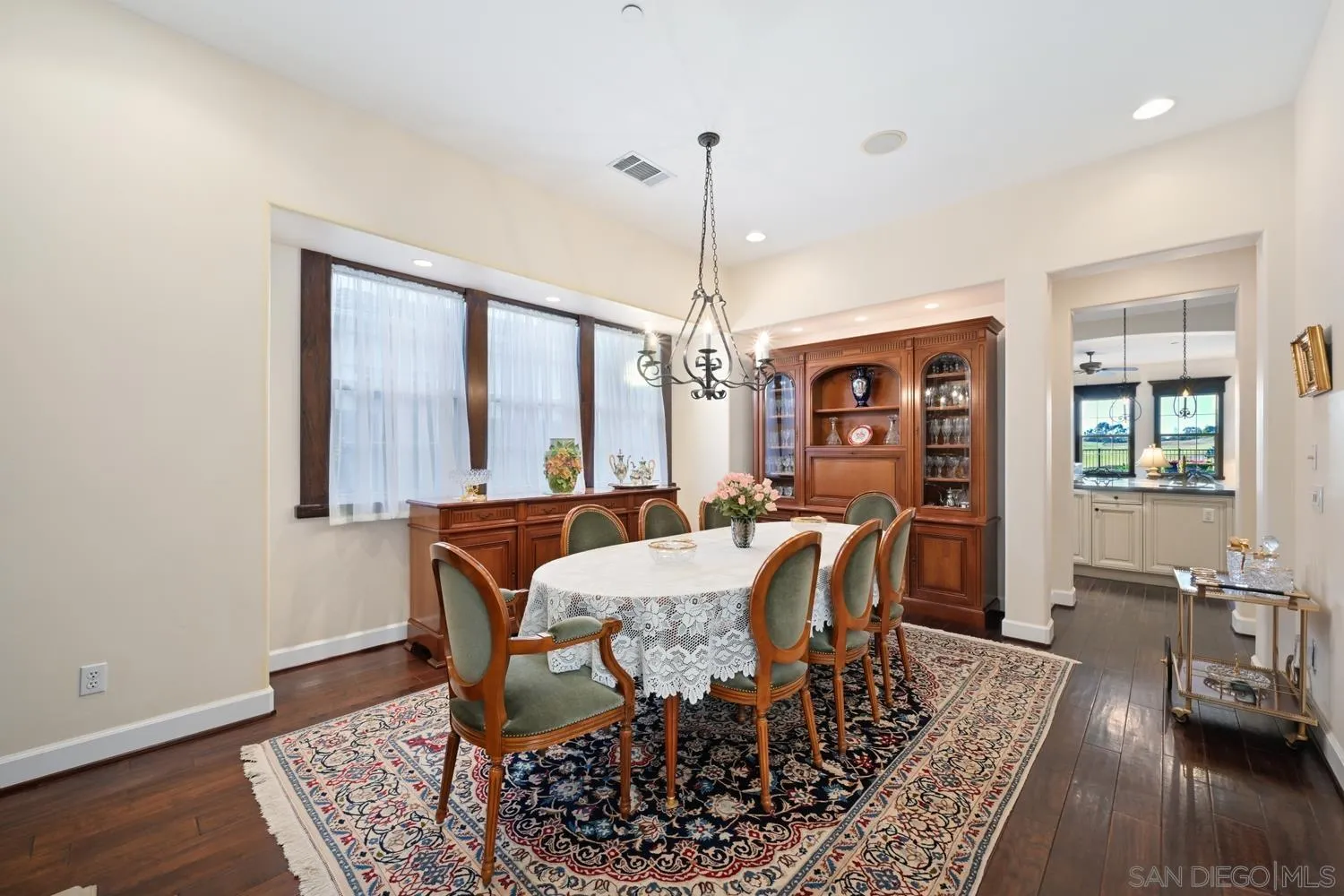 https://cdn.realtyfeed.com/cdn/127/260015947/716e625b8911c4f834cb914424c93b26.webp