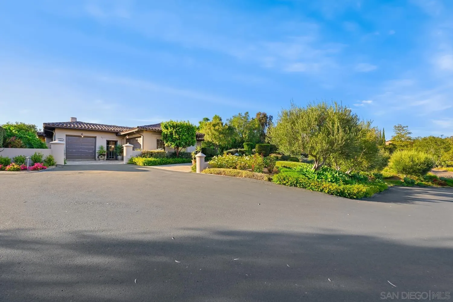 https://cdn.realtyfeed.com/cdn/127/260015947/76109aaa745b8b2c7733a4227dcf5ea6.webp
