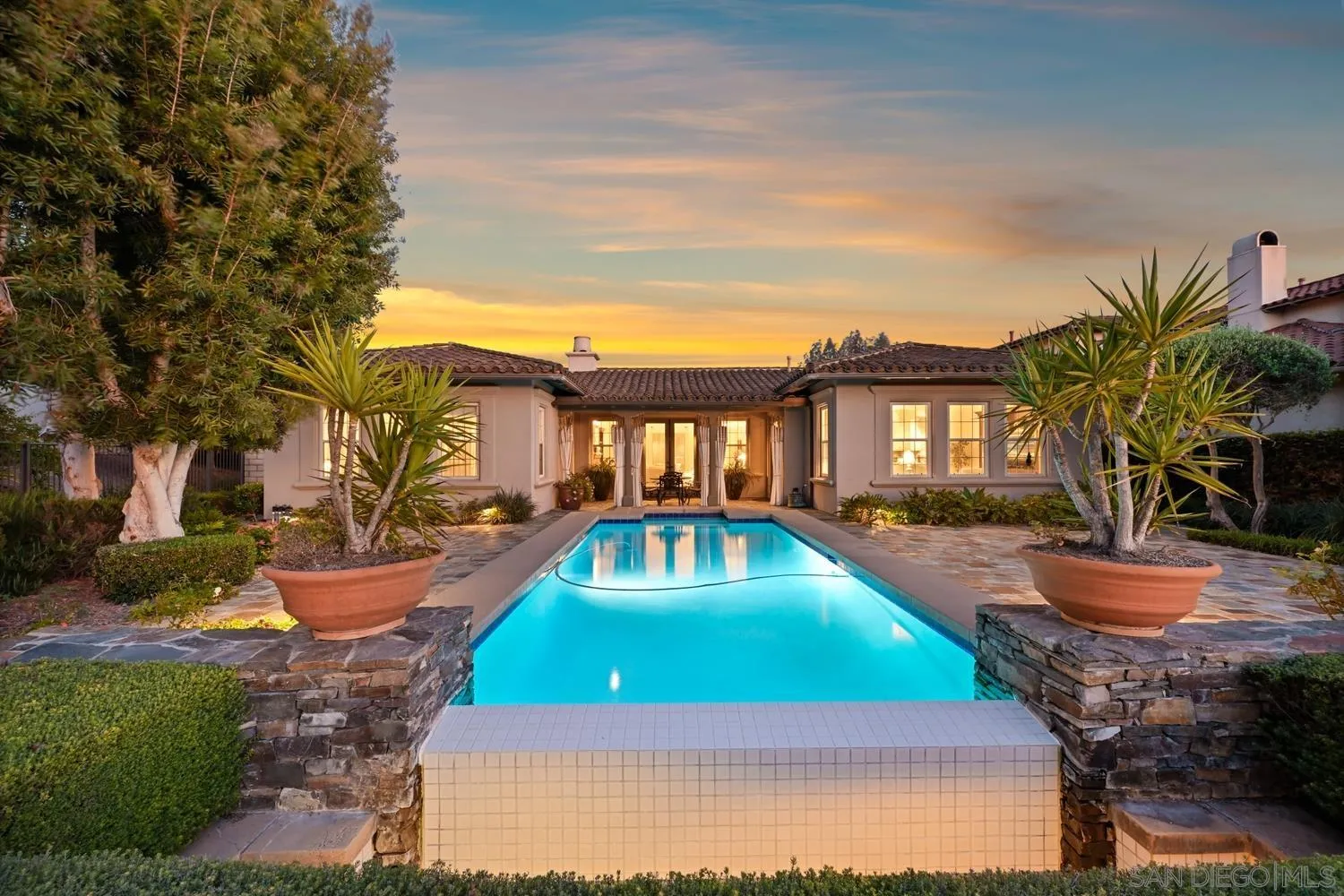 https://cdn.realtyfeed.com/cdn/127/260015947/84cfdd033c67753fb4ced73254f036e4.webp