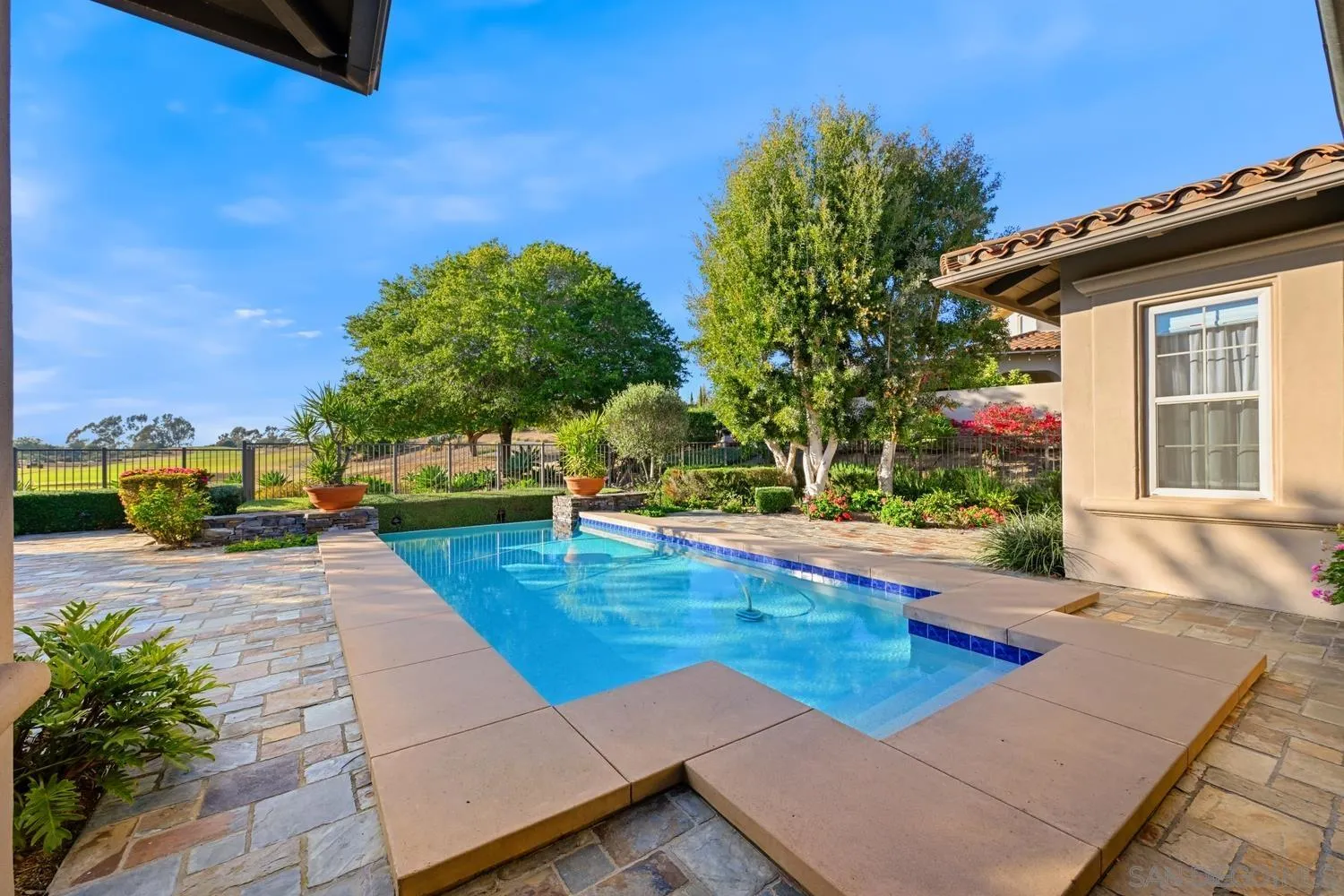 https://cdn.realtyfeed.com/cdn/127/260015947/8b1024497478483f5b0684030f86eddd.webp