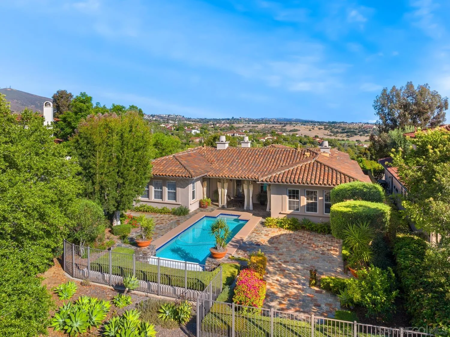 https://cdn.realtyfeed.com/cdn/127/260015947/96069f3608a5c33d0993f9ccc835cf8e.webp