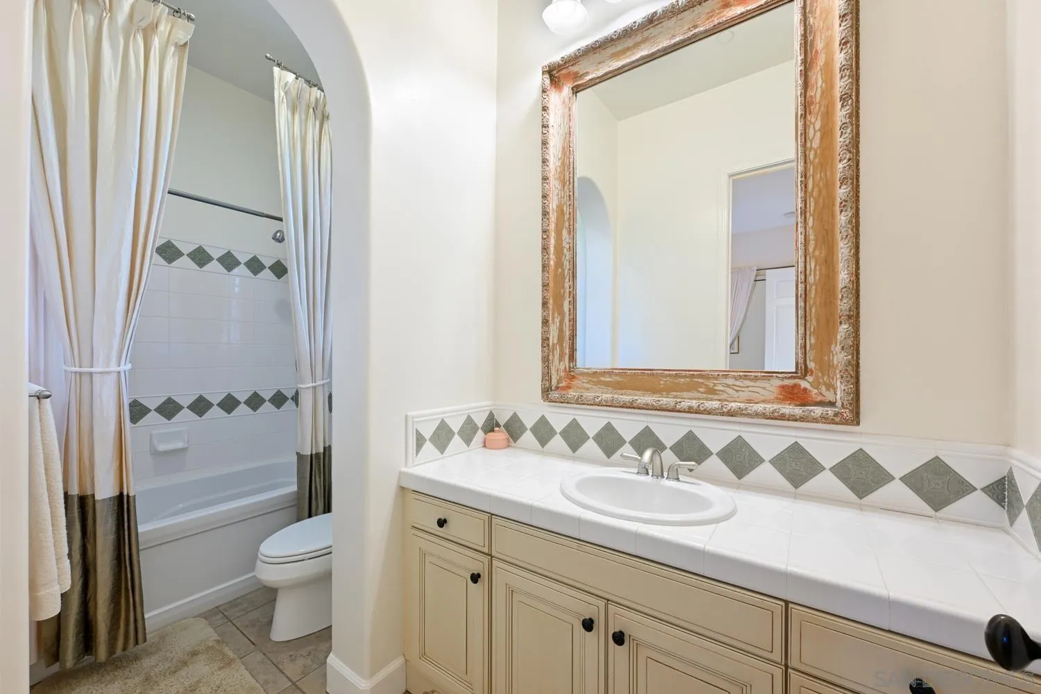 https://cdn.realtyfeed.com/cdn/127/260015947/9c567bbc5df8e91a3eaad6ee8e63a14e.webp
