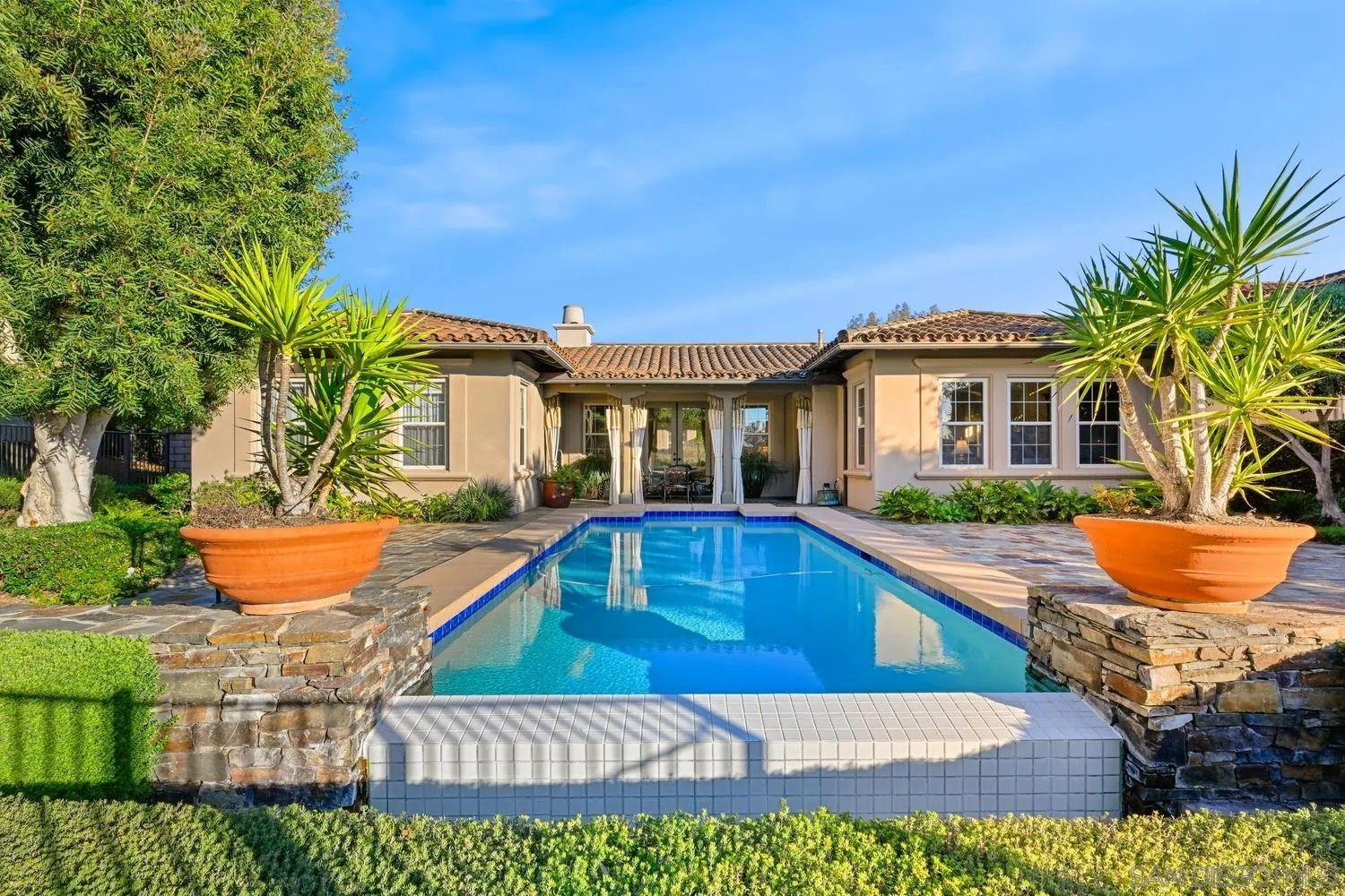 https://cdn.realtyfeed.com/cdn/127/260015947/ab0018140562f2f264f6a5e006dfa49e.webp