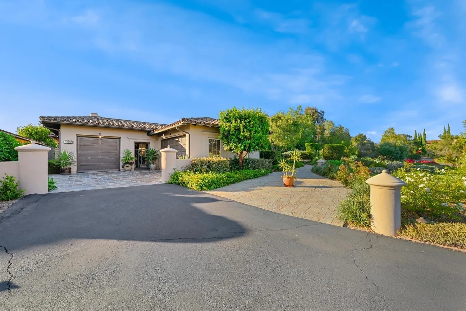 https://cdn.realtyfeed.com/cdn/127/260015947/ac9ae72916ccfc2bdd1f612f4830887a.webp