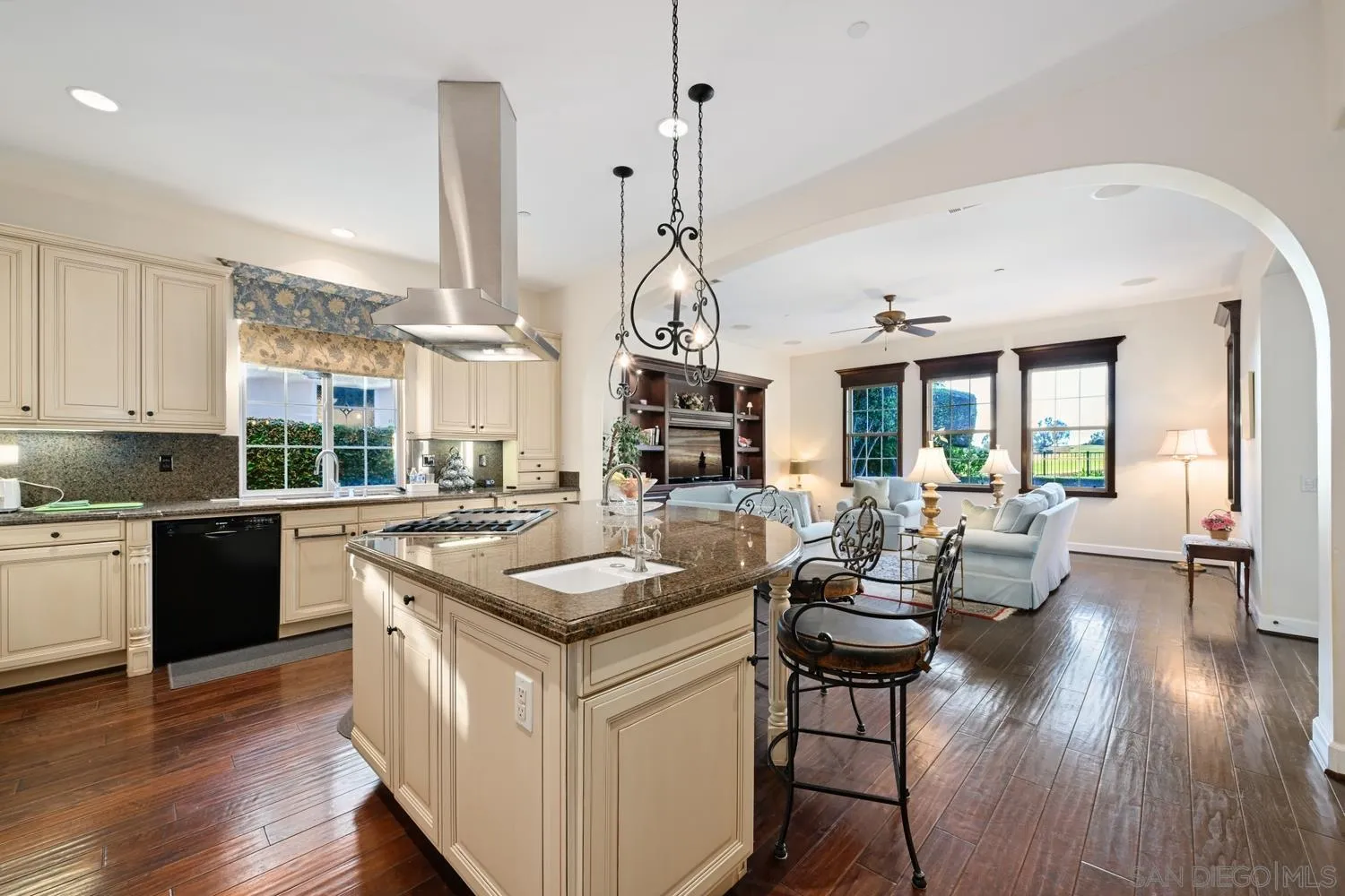 https://cdn.realtyfeed.com/cdn/127/260015947/f63a9faa78d09793aaf9d4f0ada51d8c.webp