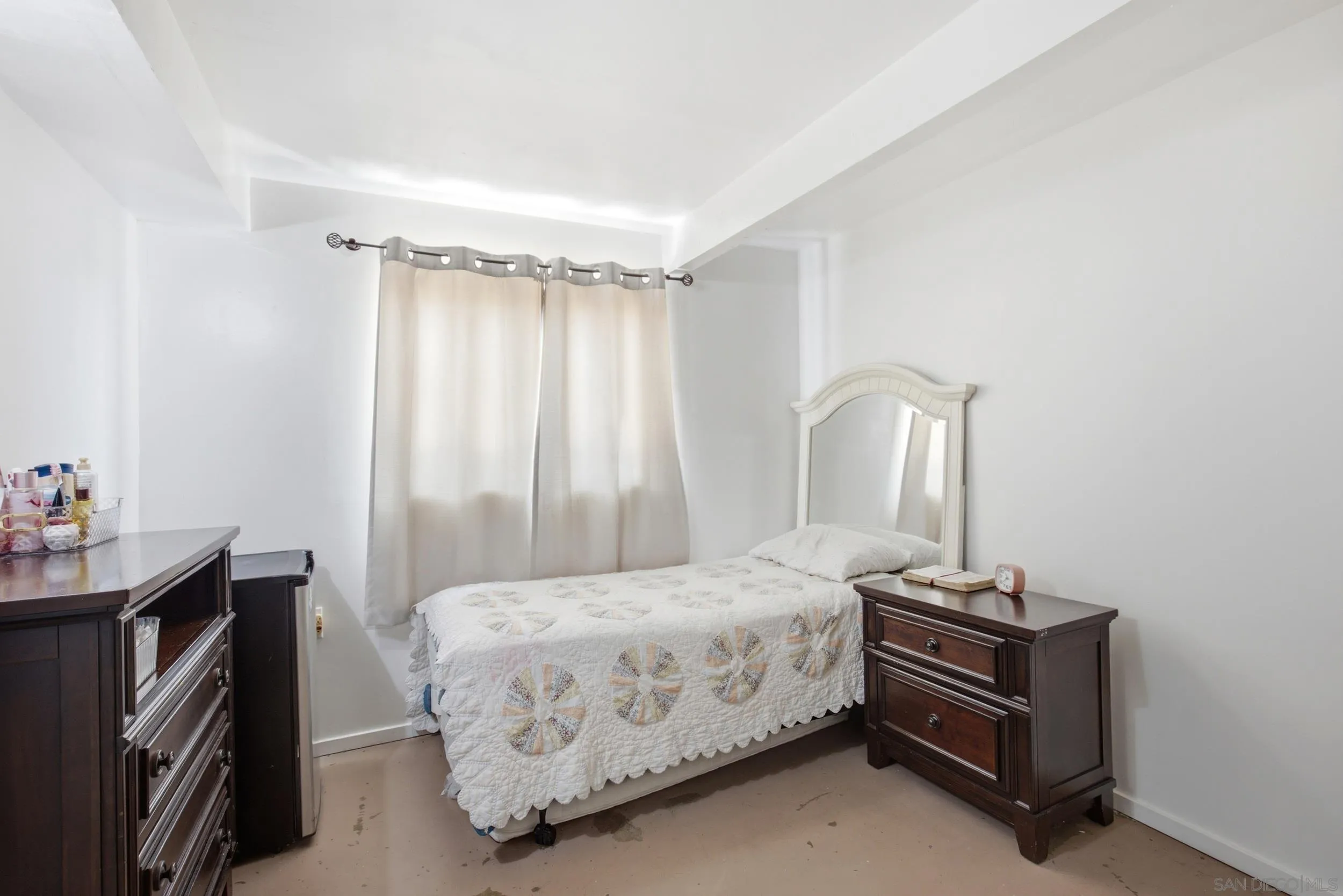 https://cdn.realtyfeed.com/cdn/127/260015963/02d634b7b9adeed4802ff60121184027.webp